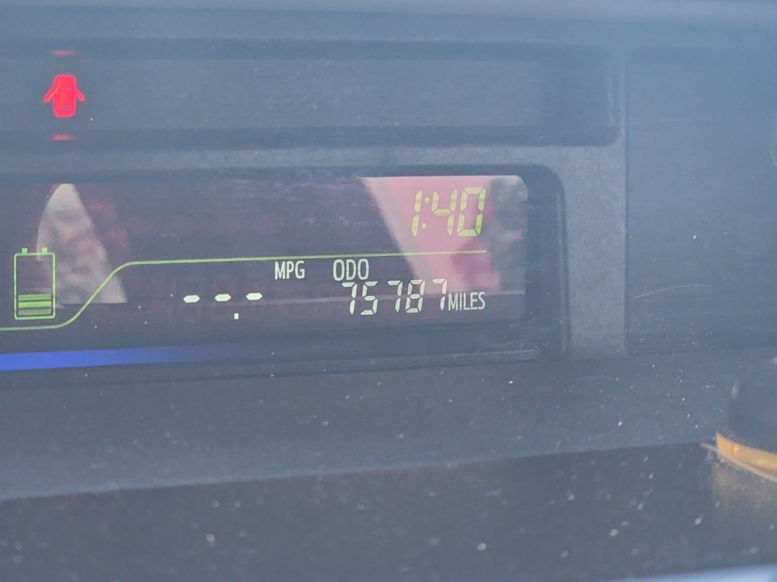 2014 Toyota Prius v Three FWD