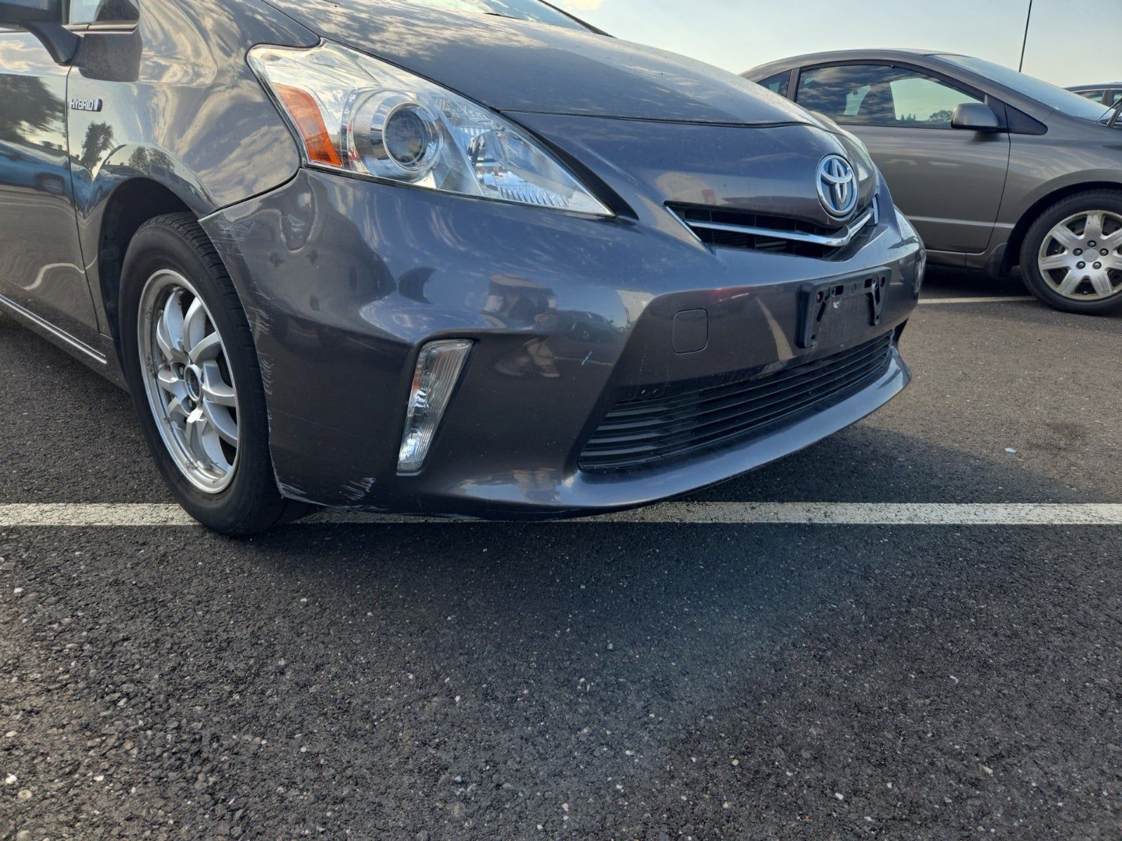 2014 Toyota Prius v Three FWD