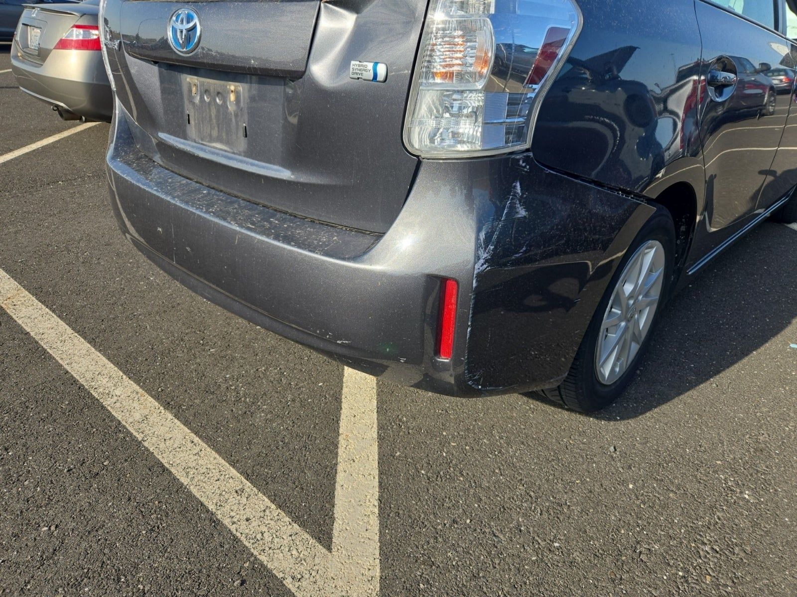 2014 Toyota Prius v Three FWD