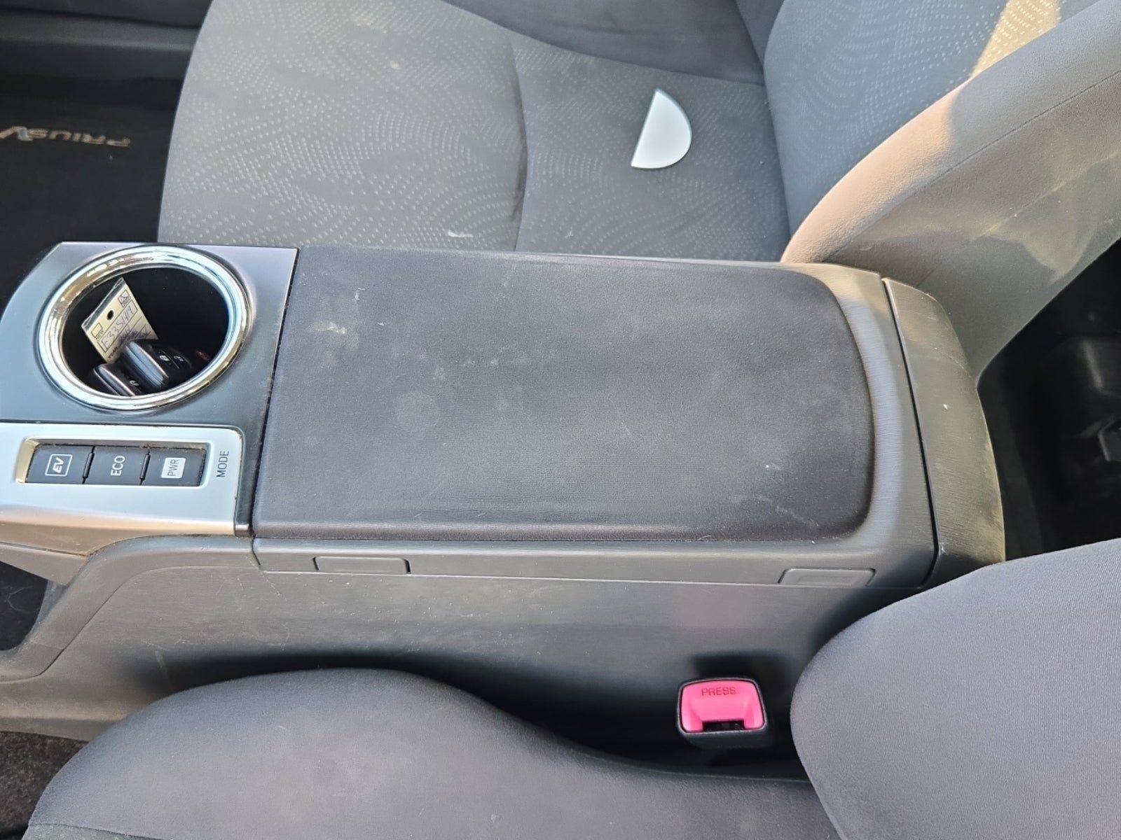 2014 Toyota Prius v Three FWD