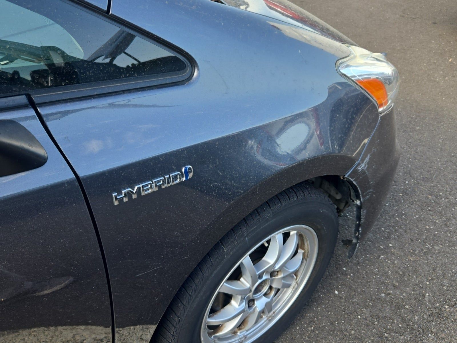 2014 Toyota Prius v Three FWD