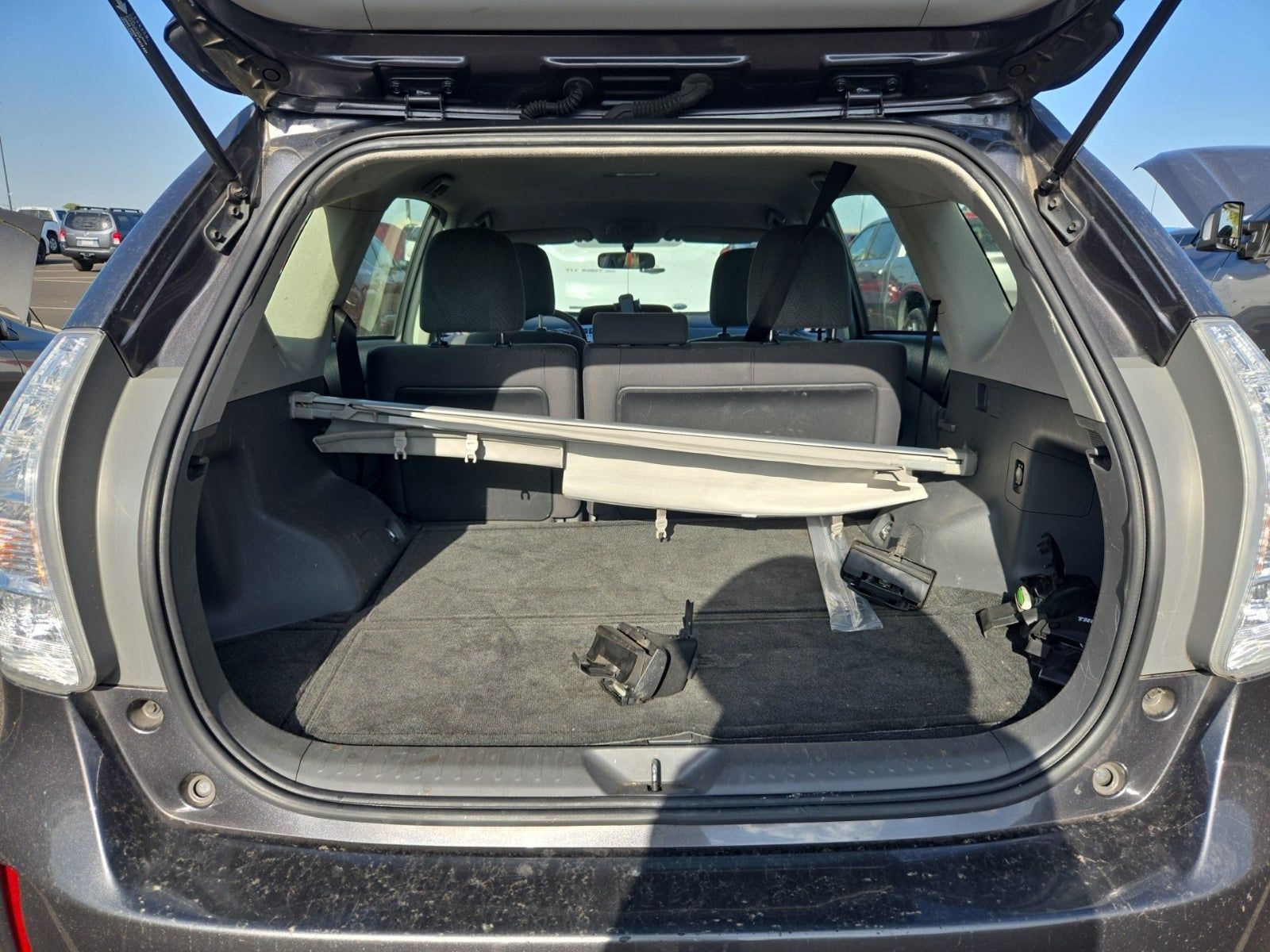 2014 Toyota Prius v Three FWD