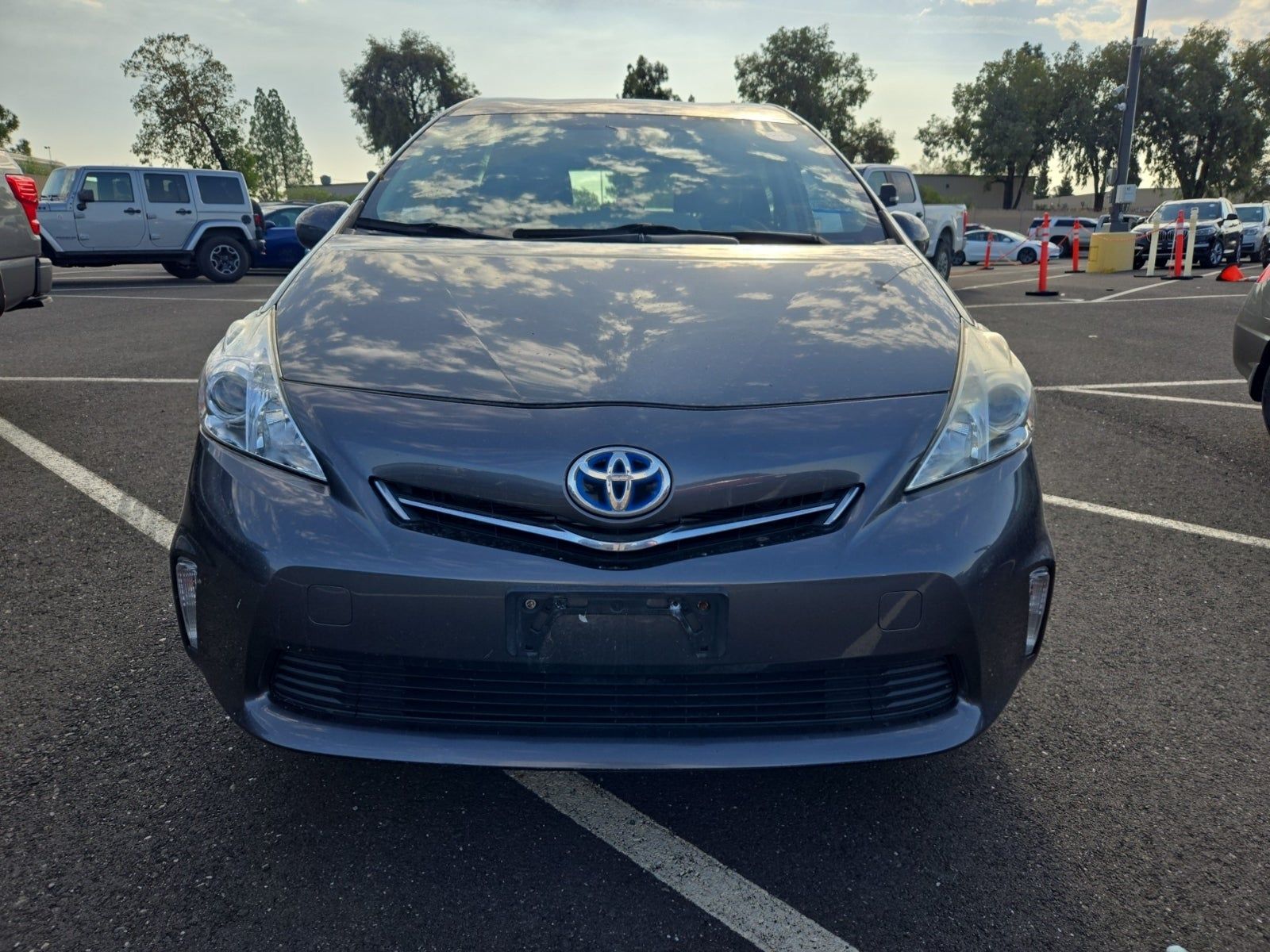 2014 Toyota Prius v Three FWD