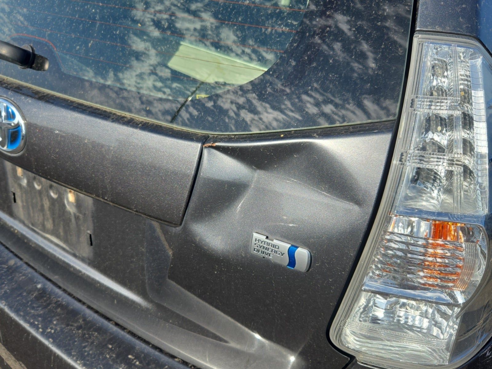 2014 Toyota Prius v Three FWD