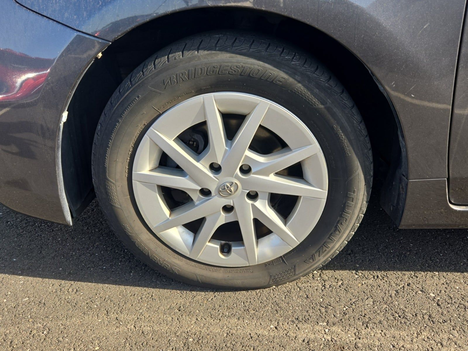 2014 Toyota Prius v Three FWD
