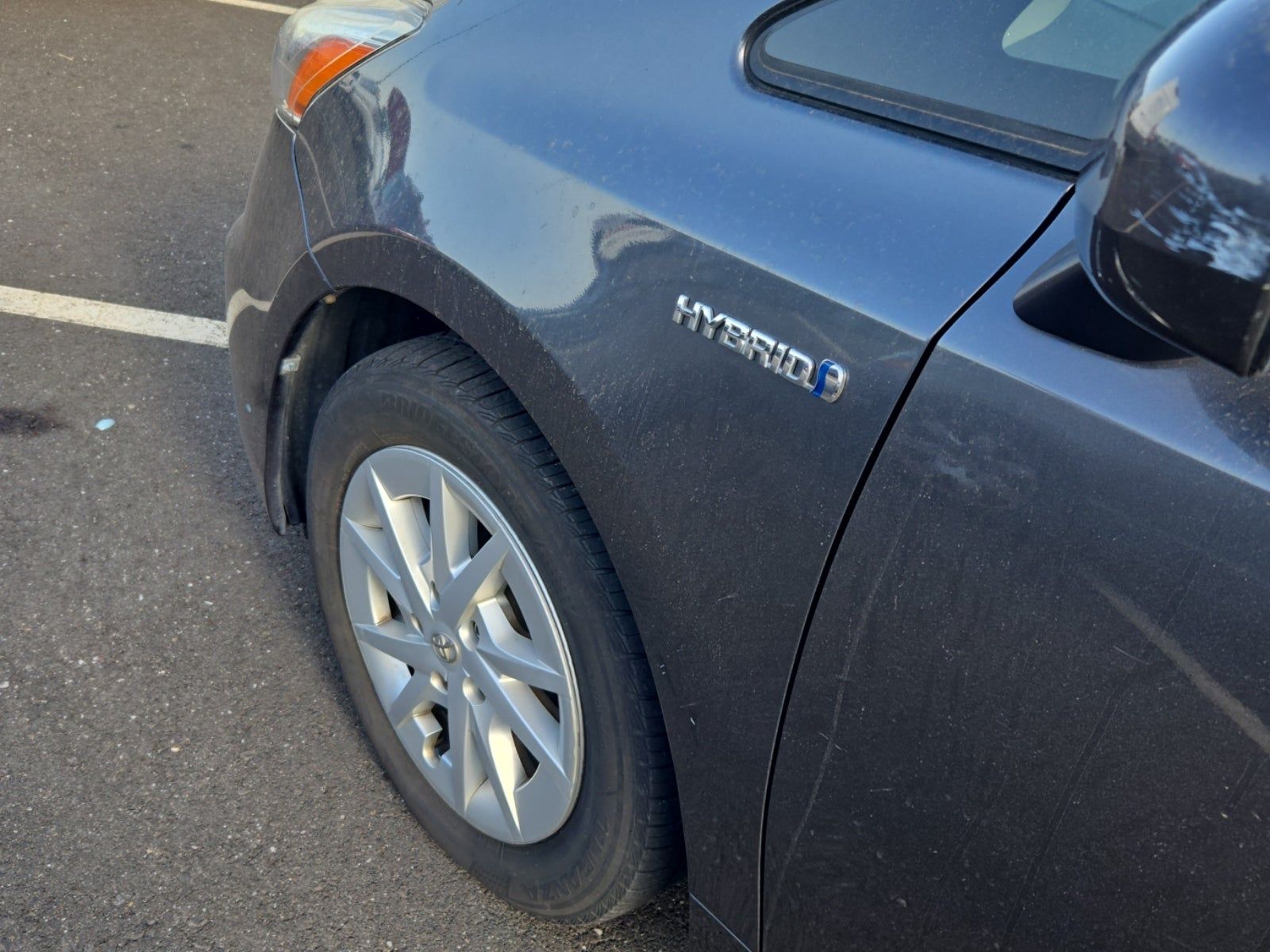 2014 Toyota Prius v Three FWD