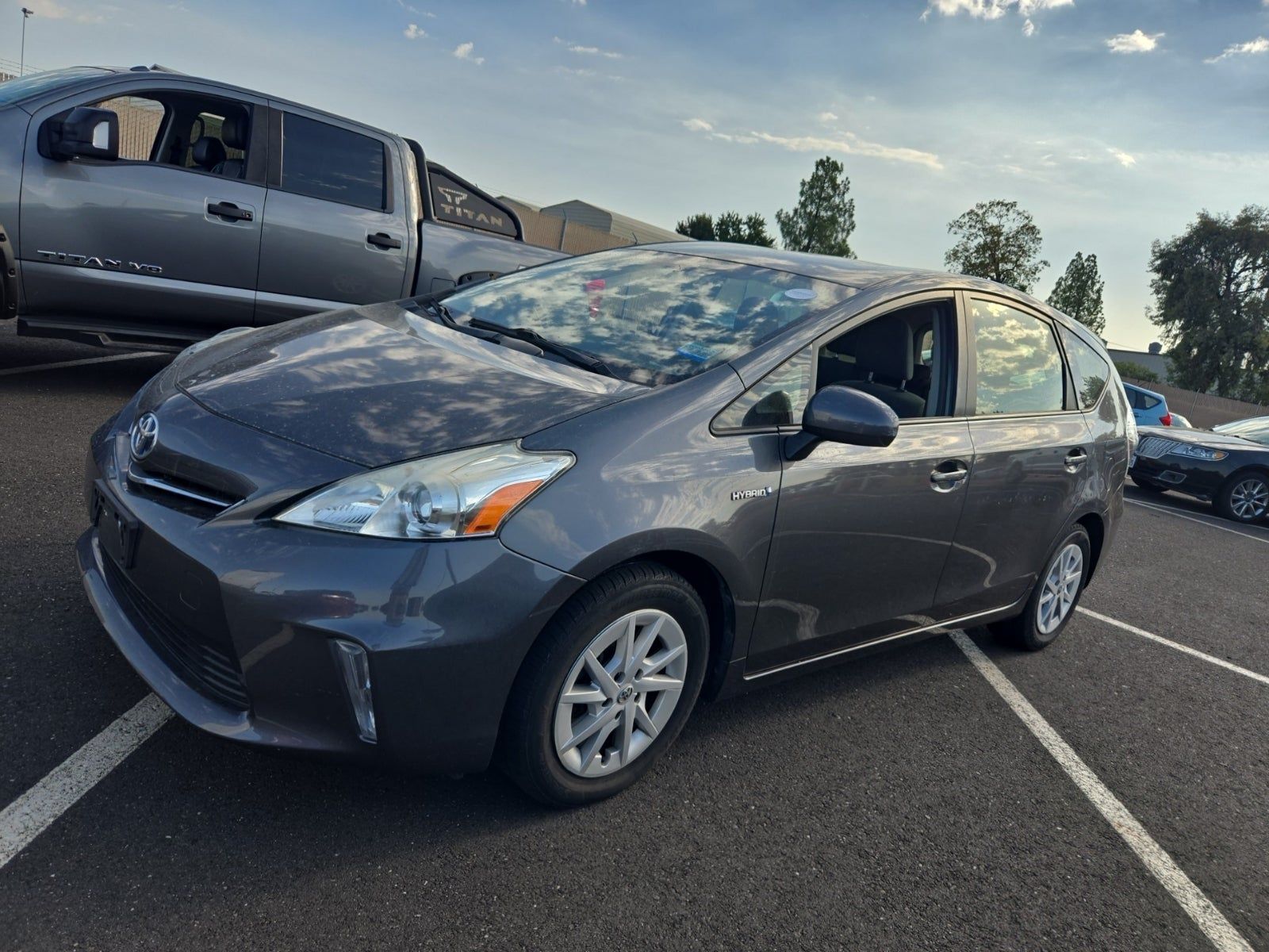 2014 Toyota Prius v Three FWD
