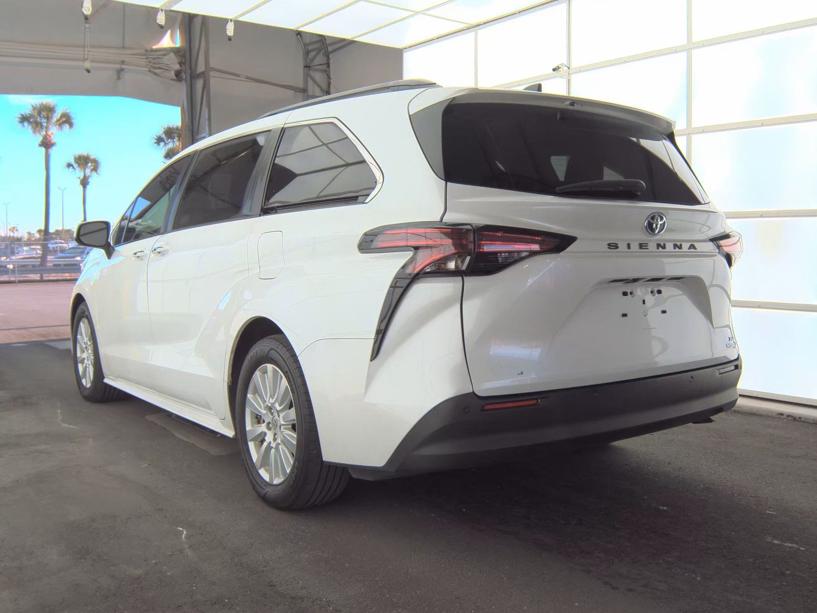 2022 Toyota Sienna XLE FWD