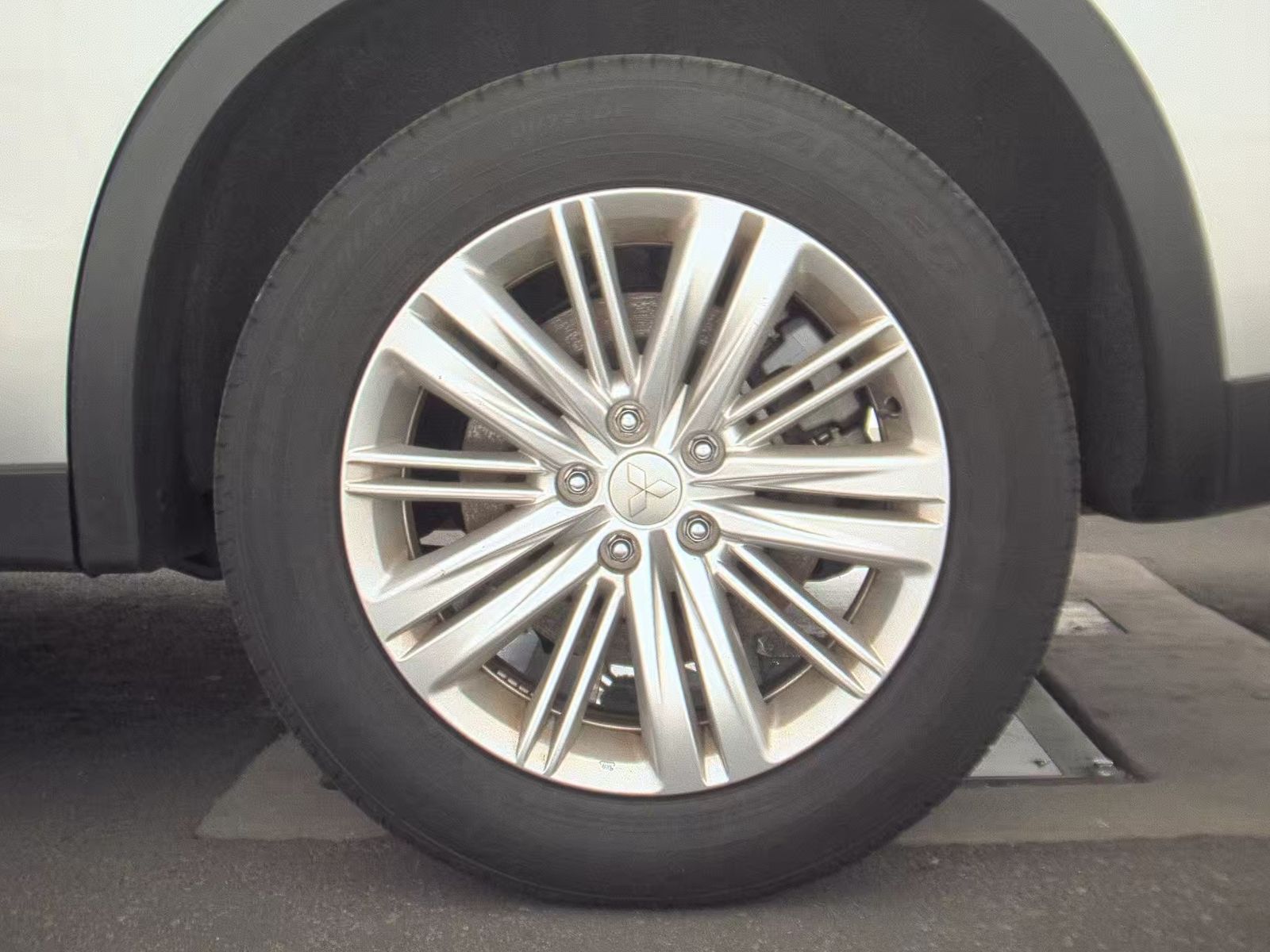 2024 Mitsubishi Outlander ES FWD