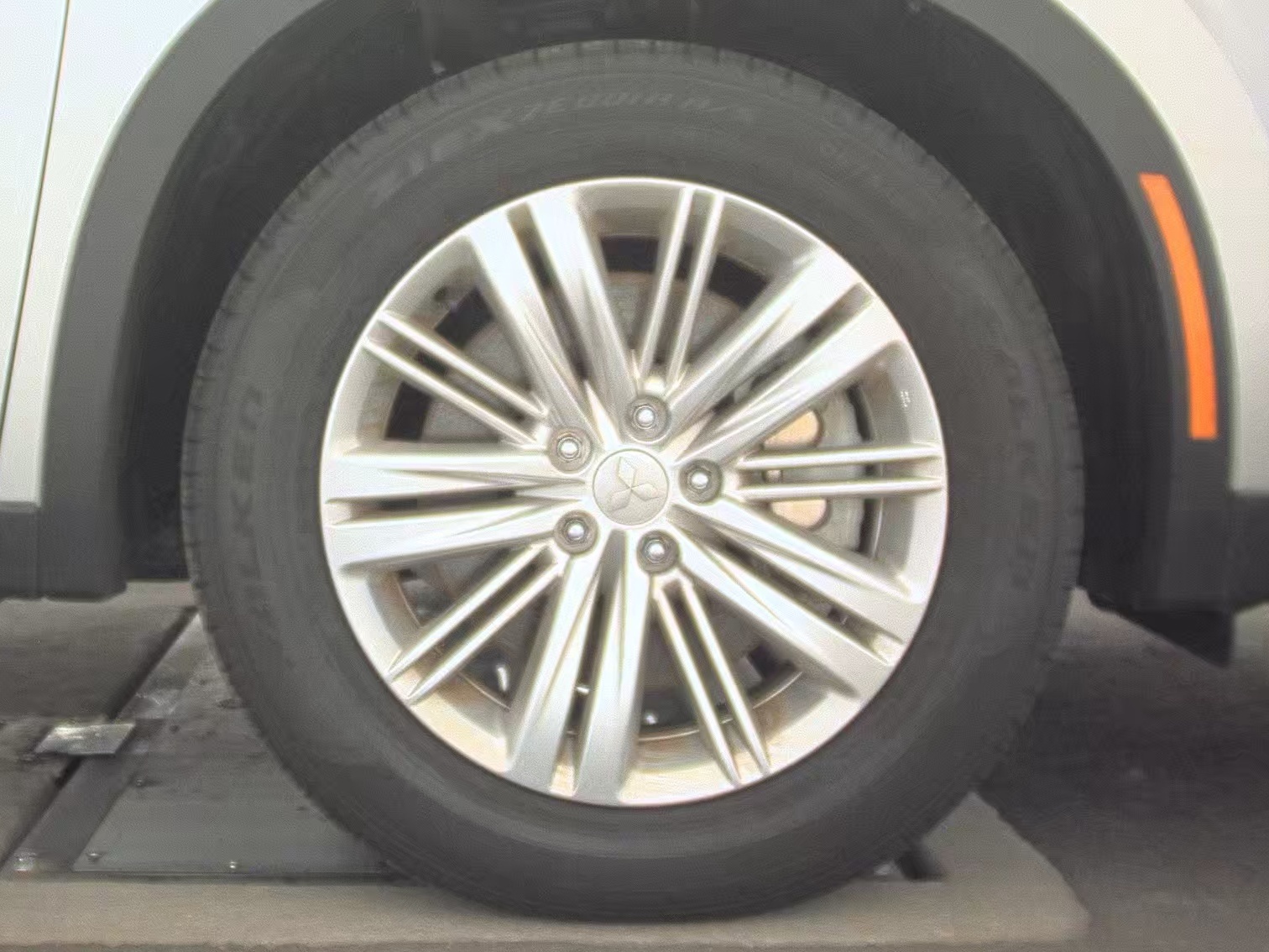 2024 Mitsubishi Outlander ES FWD