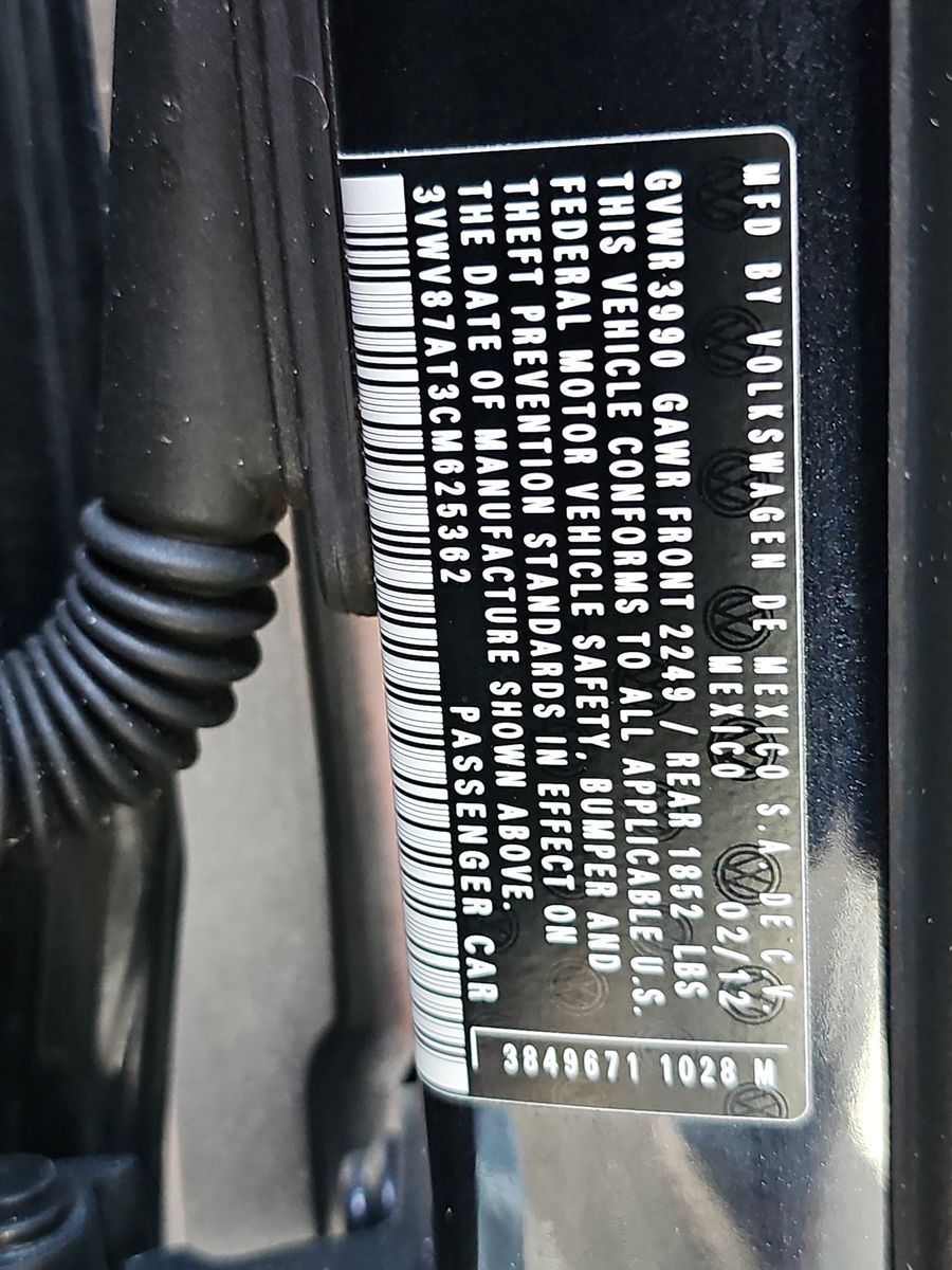 2012 Volkswagen Beetle 2.0T Turbo FWD