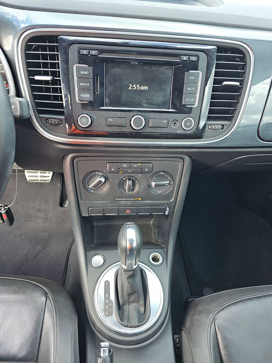 2012 Volkswagen Beetle 2.0T Turbo FWD