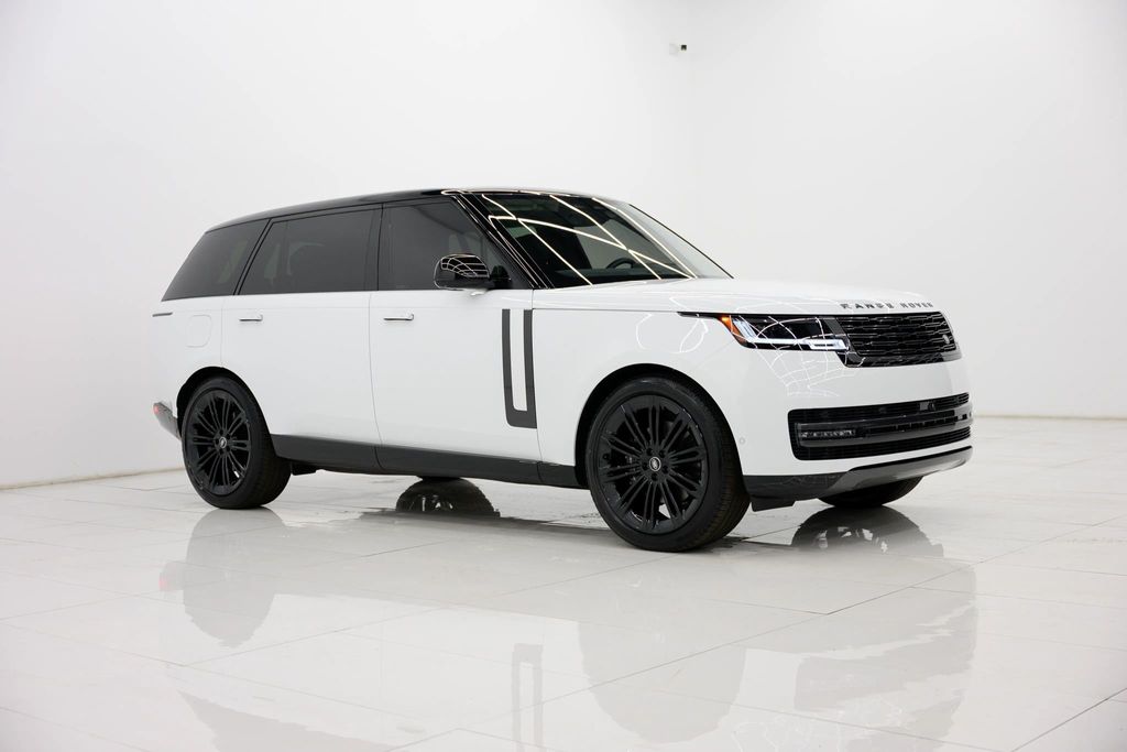 2025 Land Rover Range Rover SE LWB w/7-Passenger Seating
