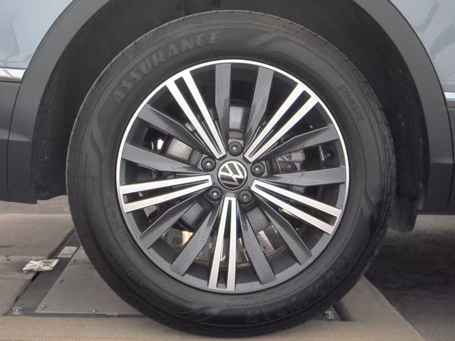 2024 Volkswagen Tiguan 2.0T Wolfsburg Edition FWD