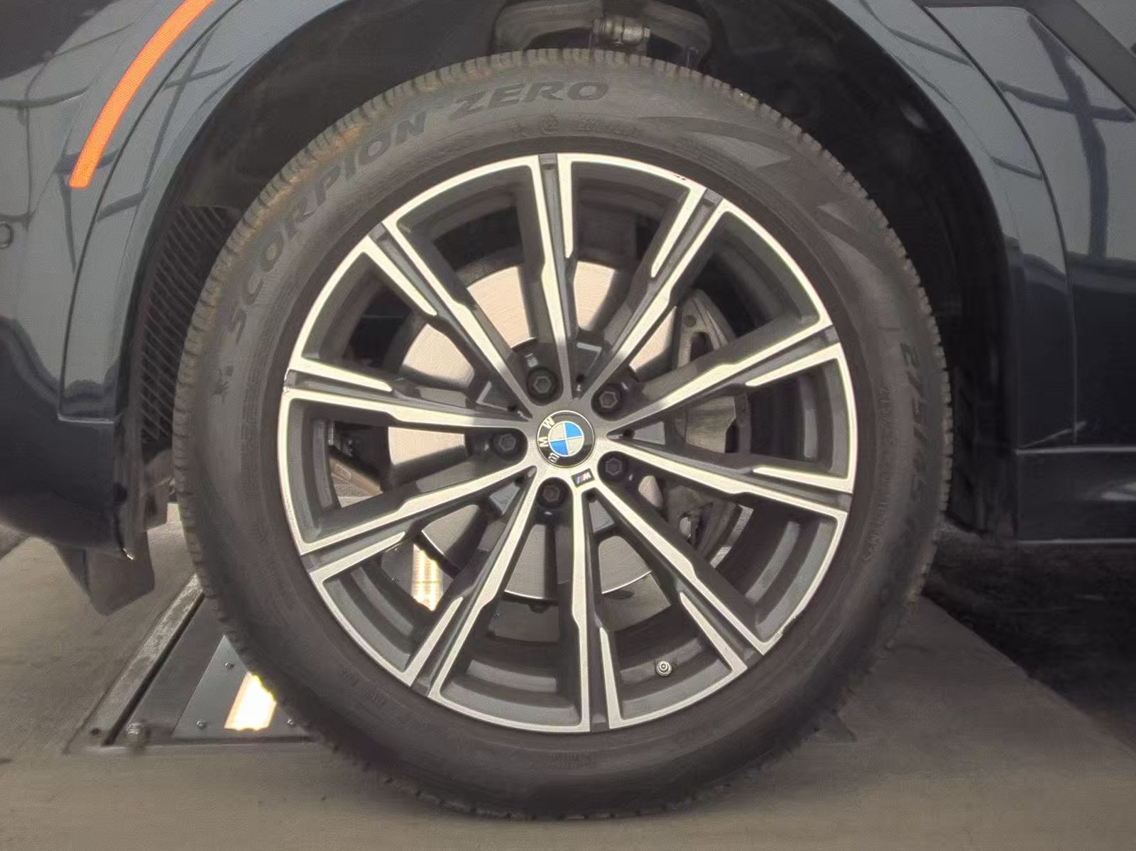 2024 BMW X6 xDrive40i AWD