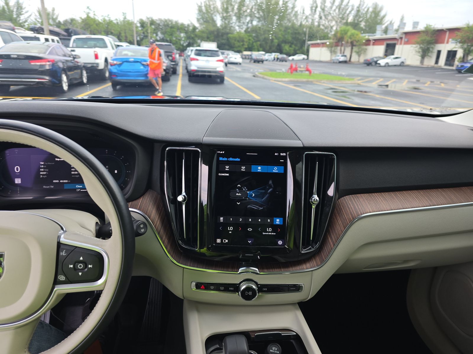 2022 Volvo XC60 B5 Momentum FWD