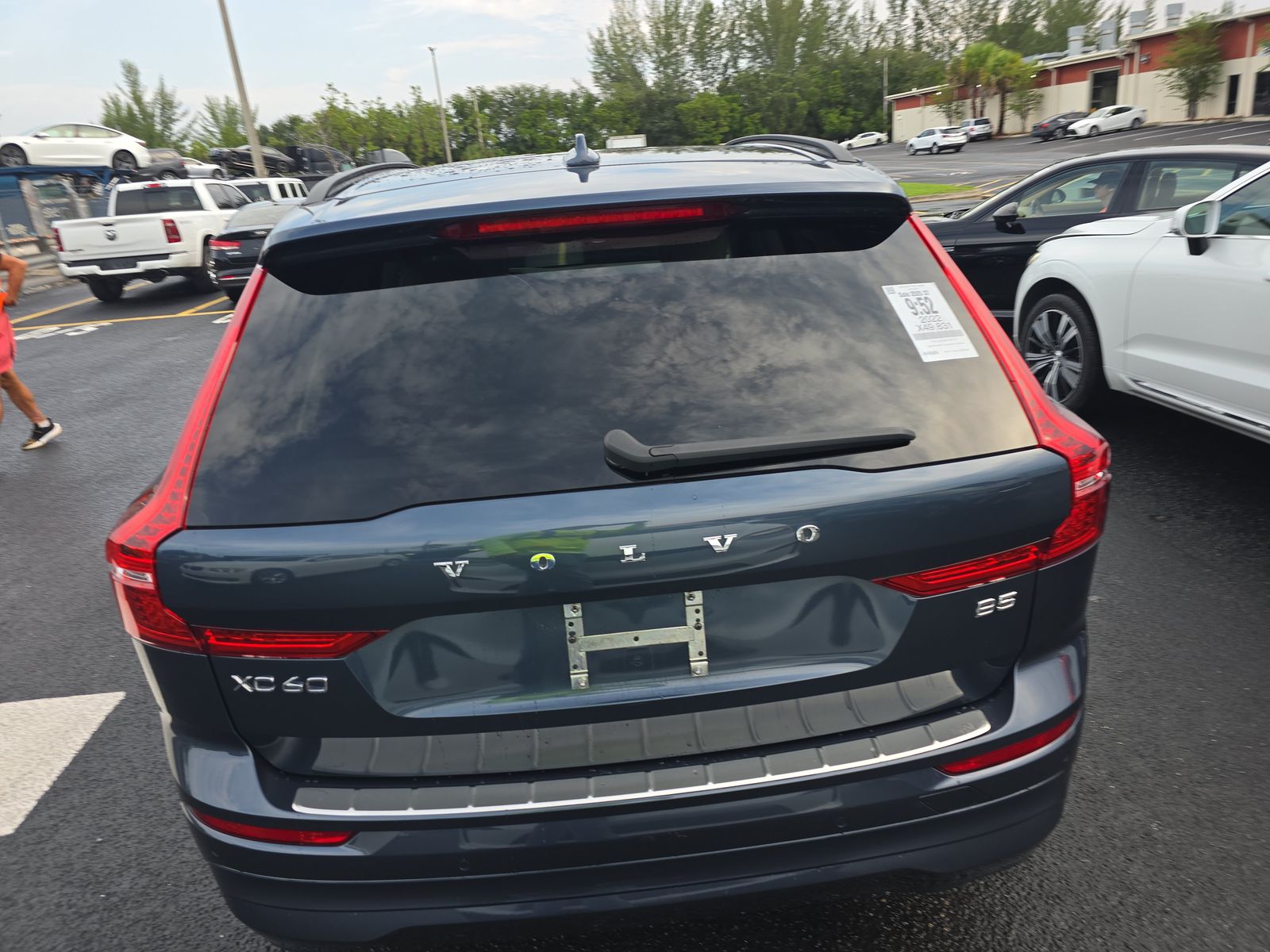 2022 Volvo XC60 B5 Momentum FWD