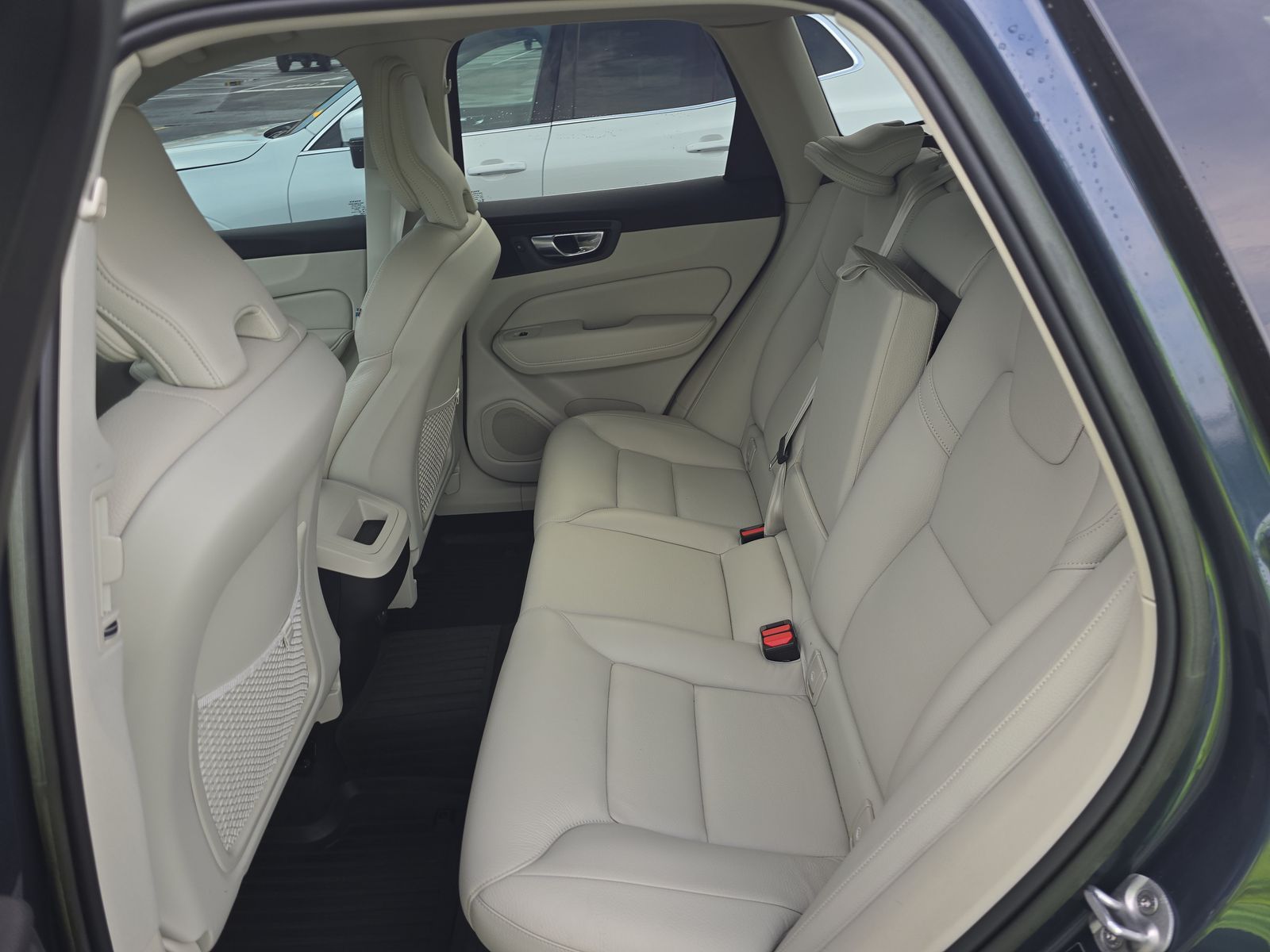 2022 Volvo XC60 B5 Momentum FWD