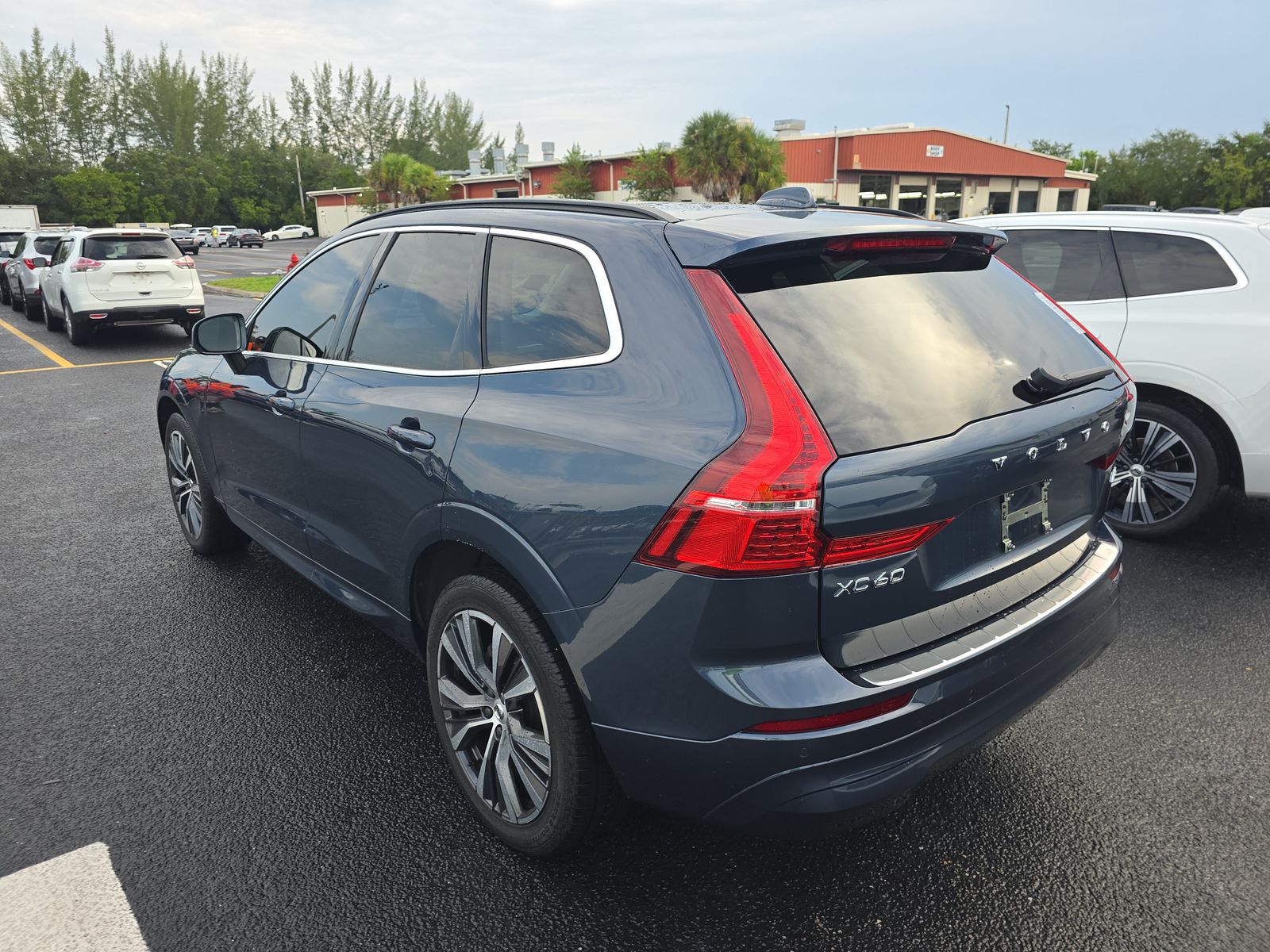 2022 Volvo XC60 B5 Momentum FWD