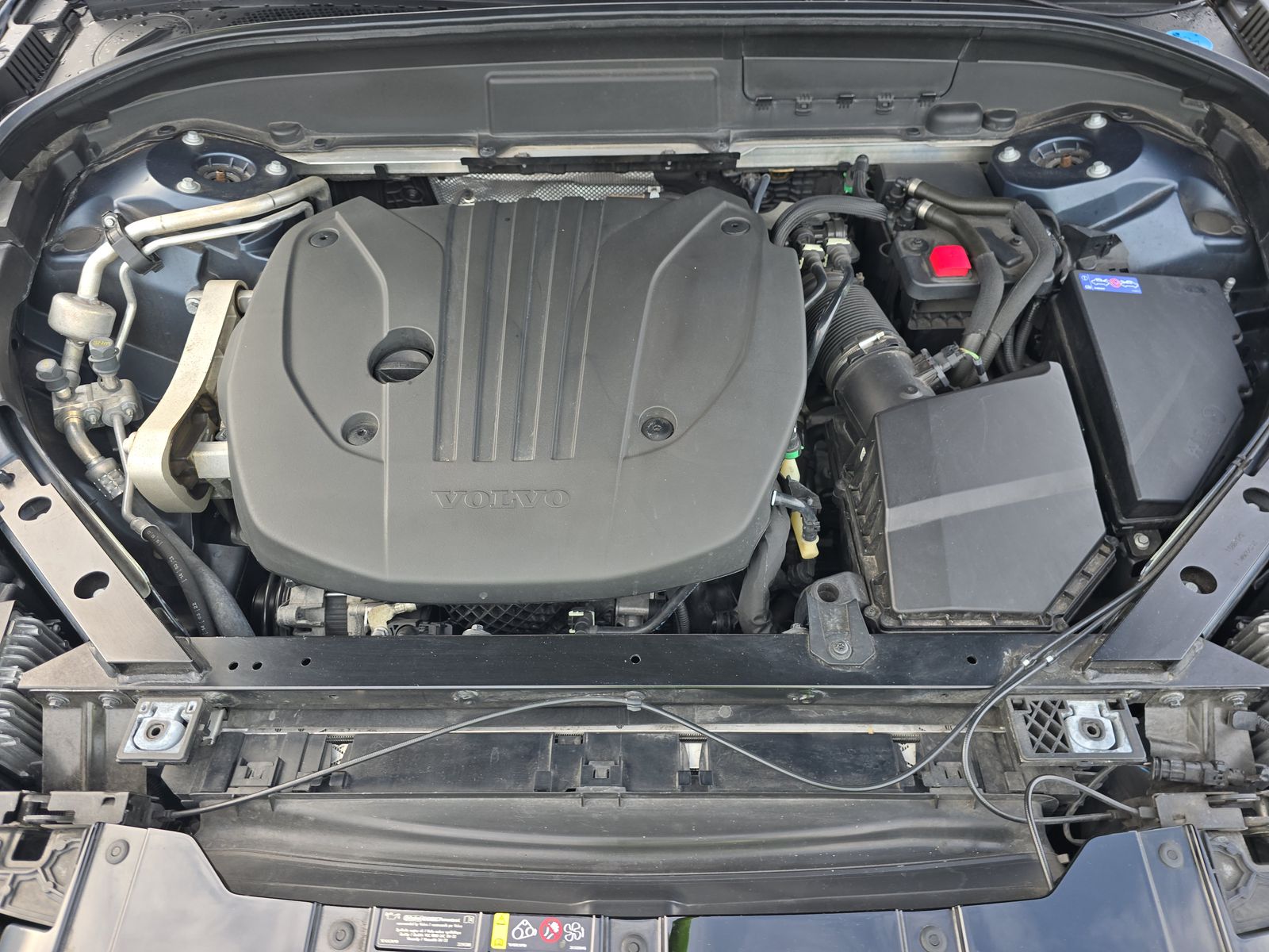 2022 Volvo XC60 B5 Momentum FWD