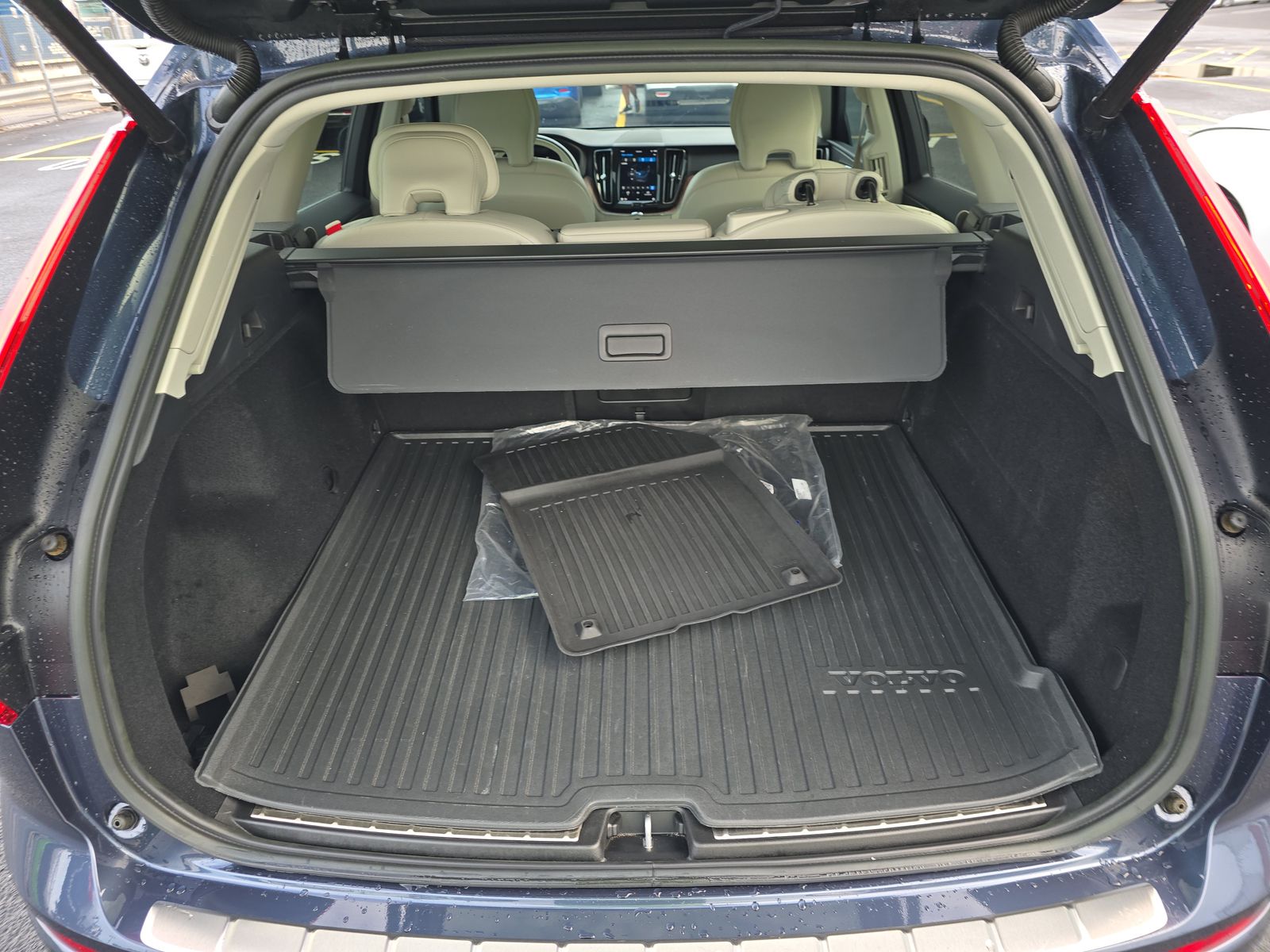 2022 Volvo XC60 B5 Momentum FWD