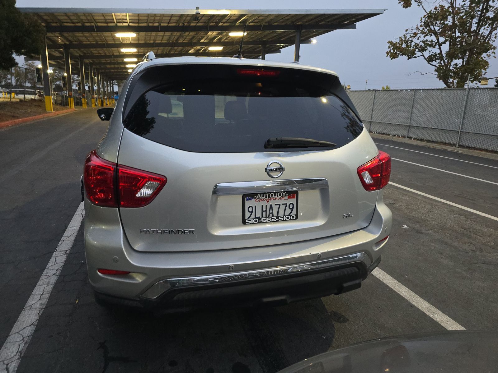 2018 Nissan Pathfinder SL FWD