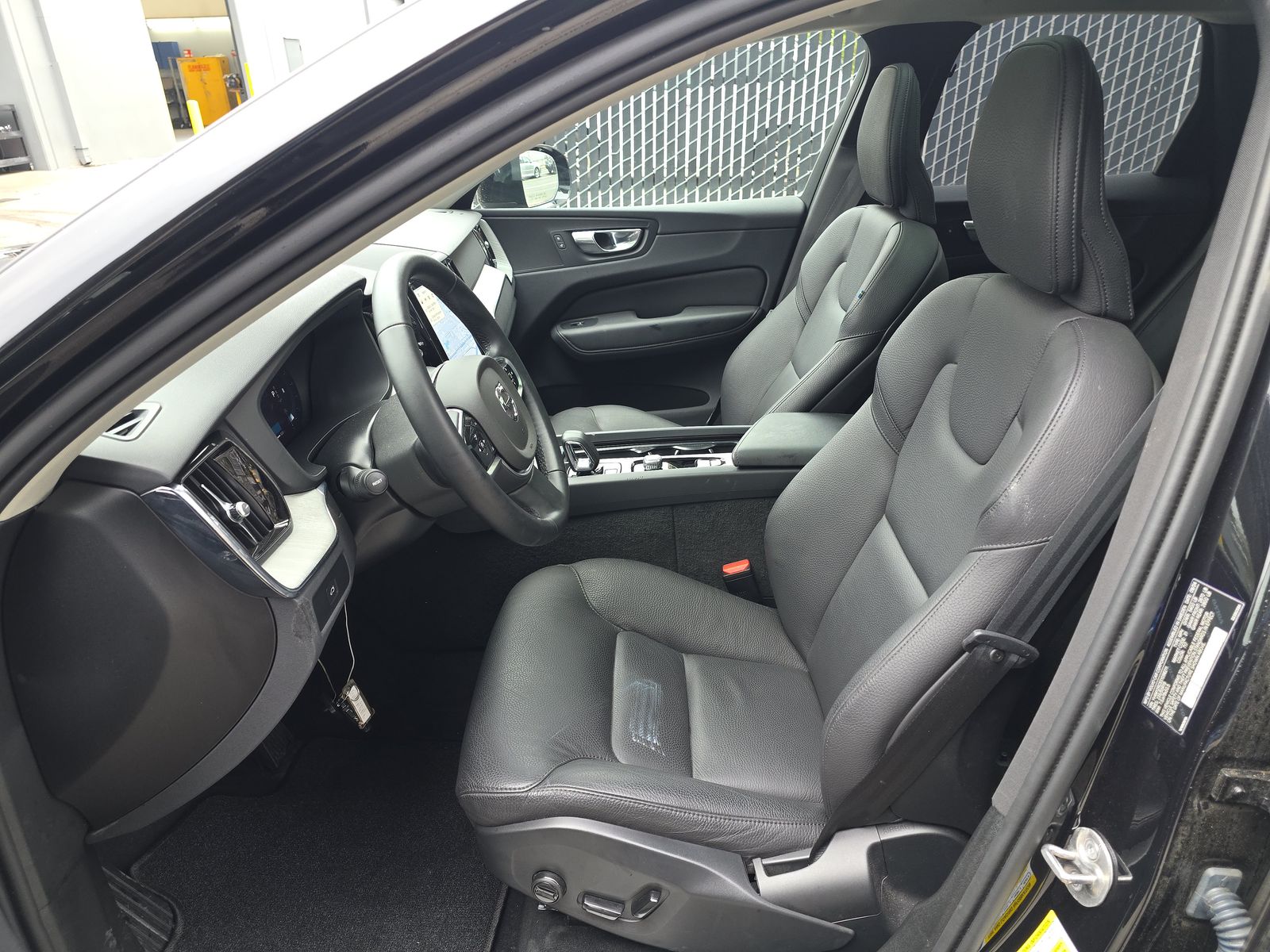 2025 Volvo XC60 B5 Plus AWD