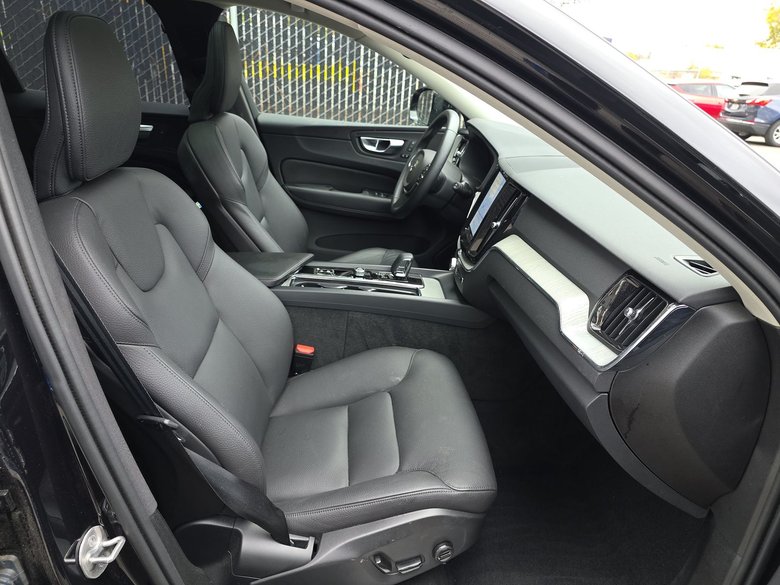 2025 Volvo XC60 B5 Plus AWD