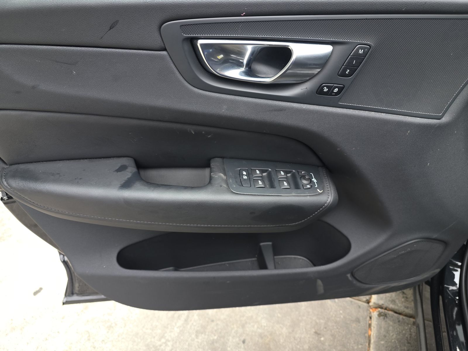 2025 Volvo XC60 B5 Plus AWD