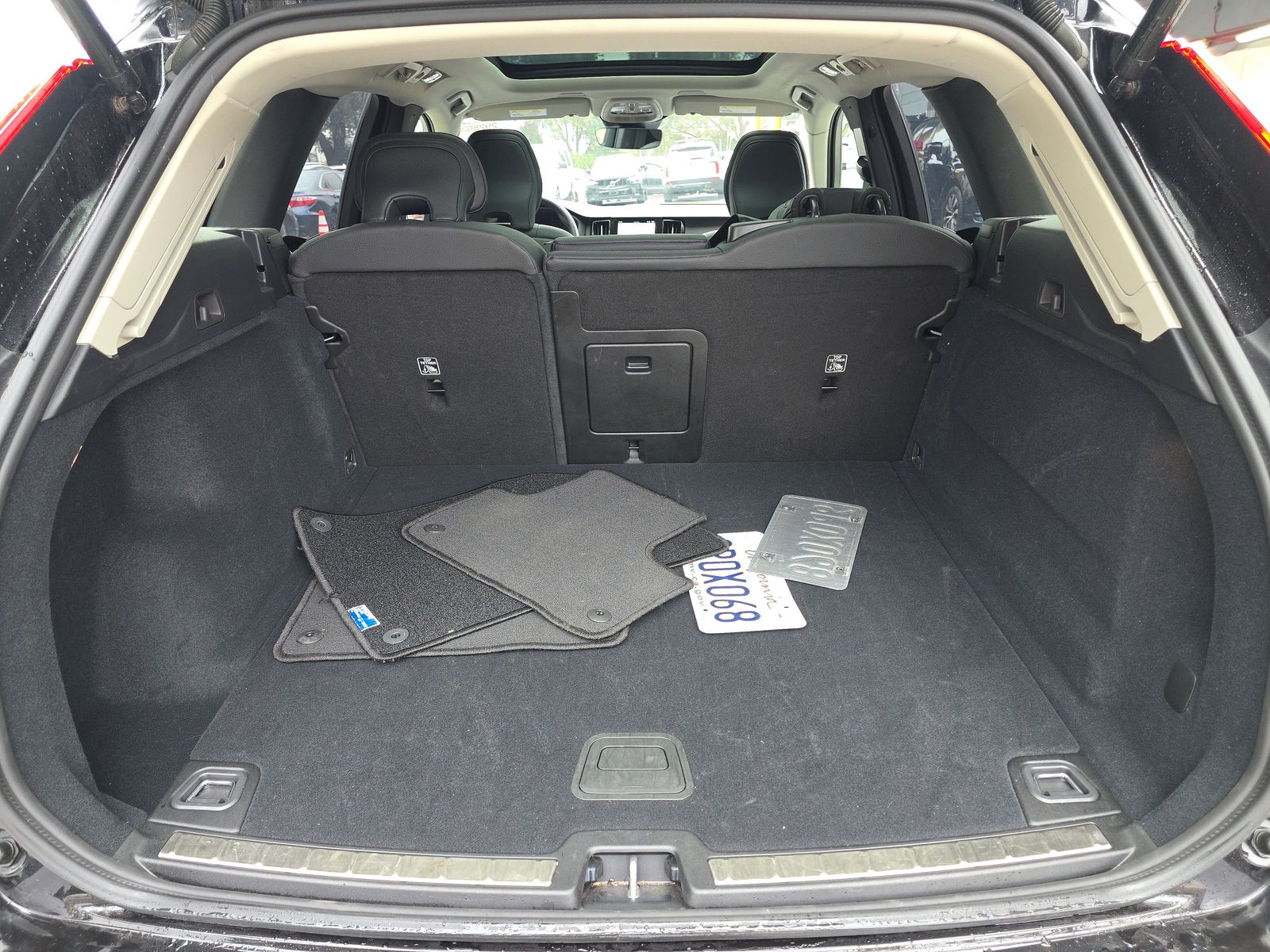 2025 Volvo XC60 B5 Plus AWD