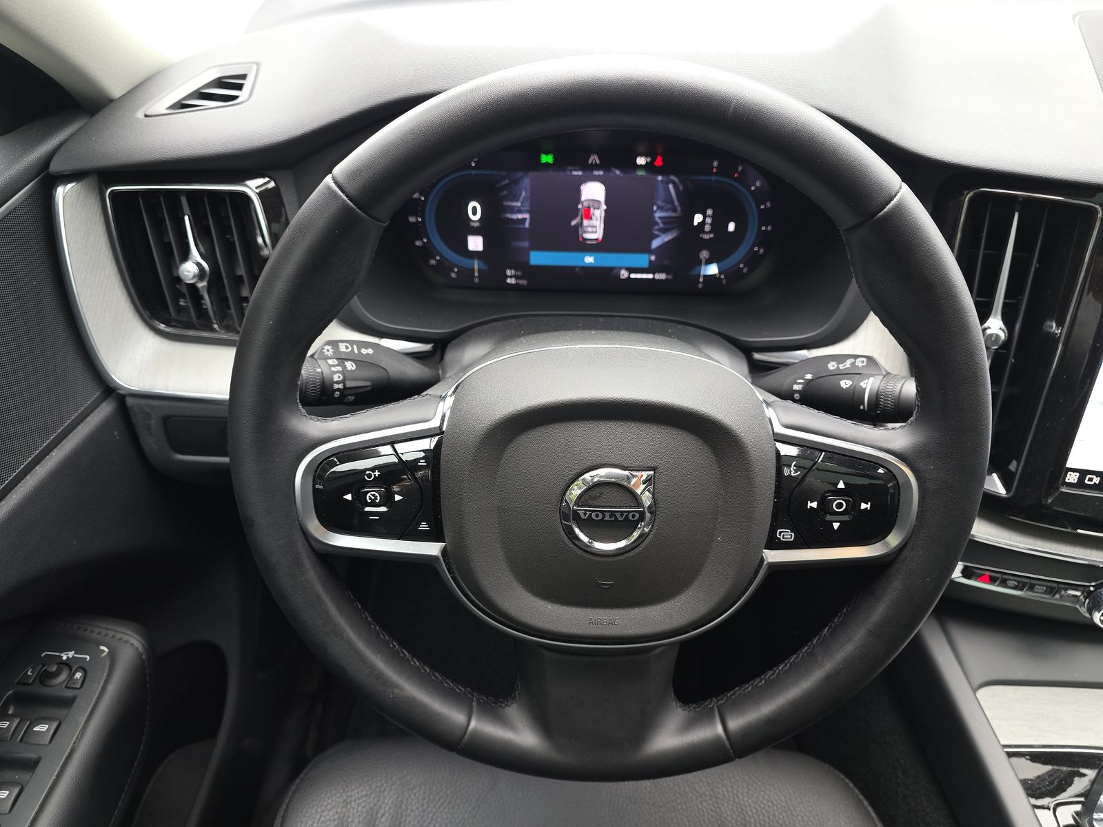 2025 Volvo XC60 B5 Plus AWD