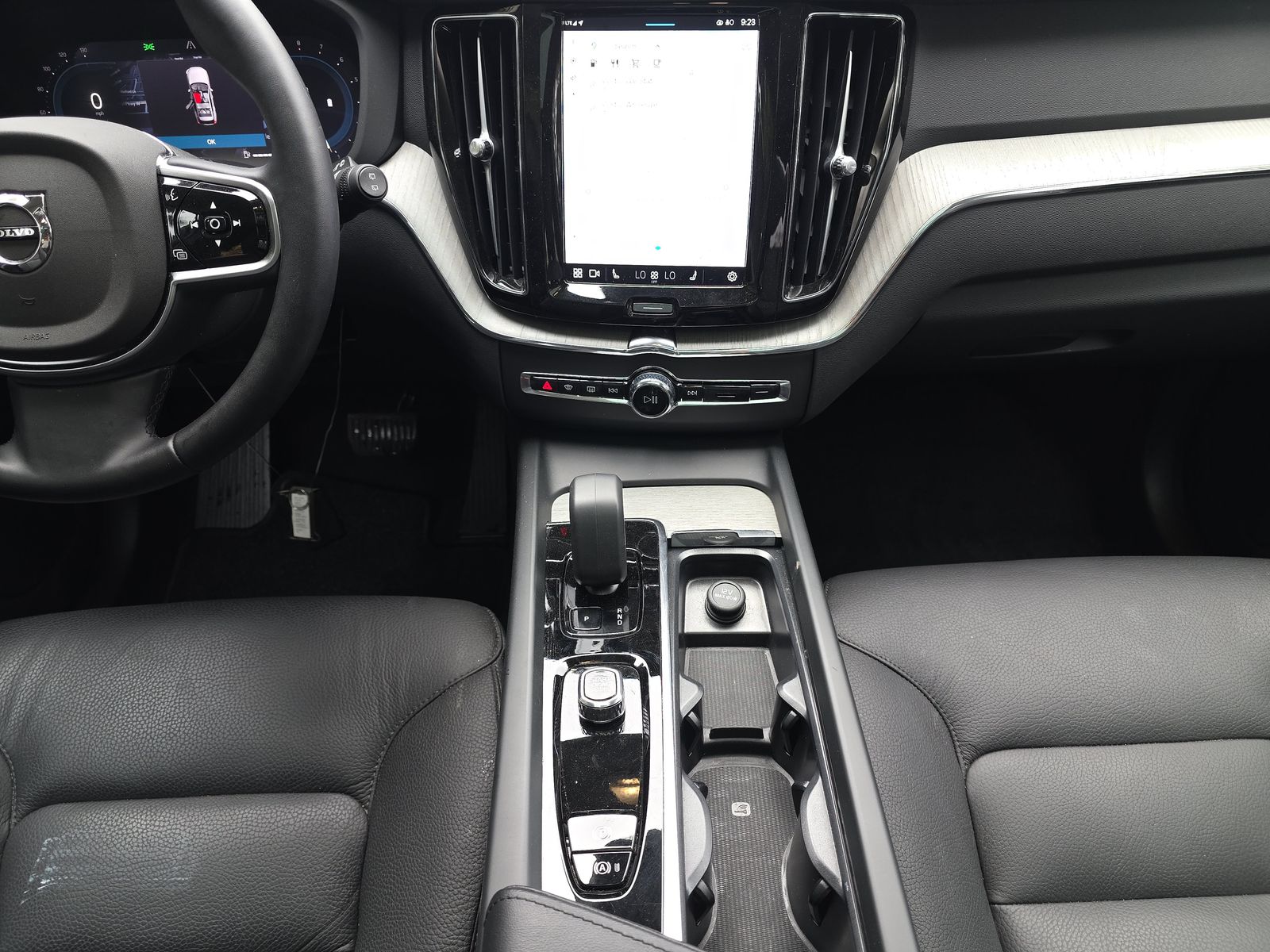 2025 Volvo XC60 B5 Plus AWD