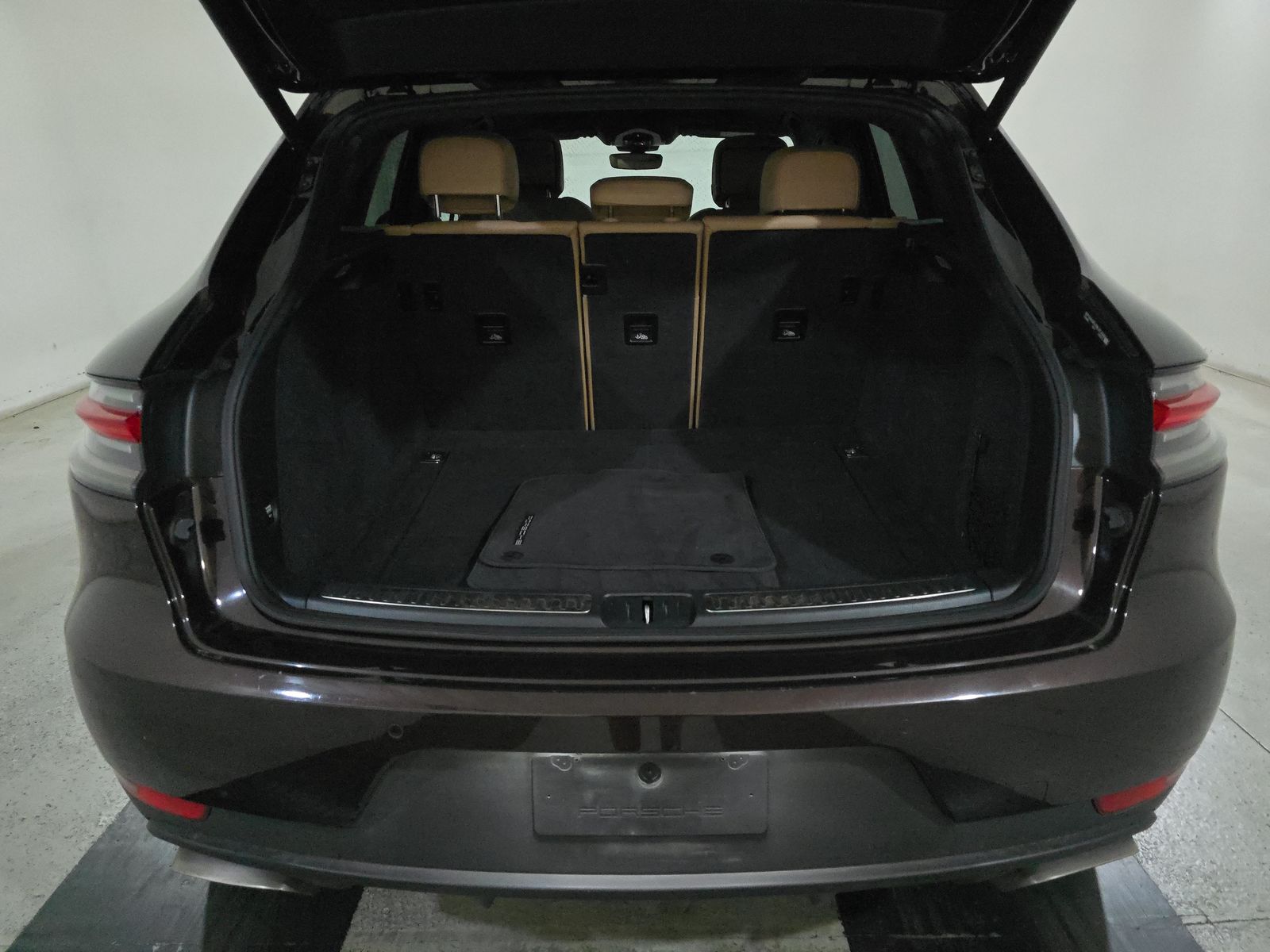 2021 Porsche Macan Base AWD