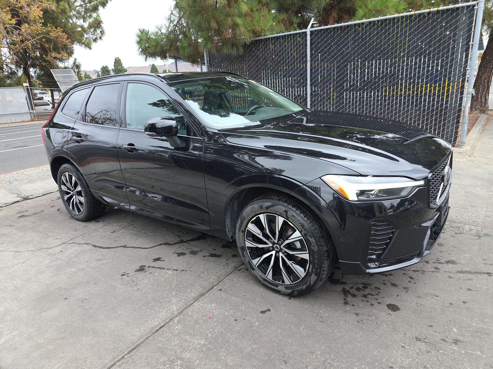 2025 Volvo XC60 B5 Plus AWD