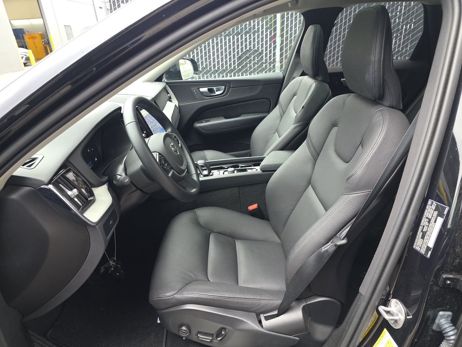 2025 Volvo XC60 B5 Plus AWD