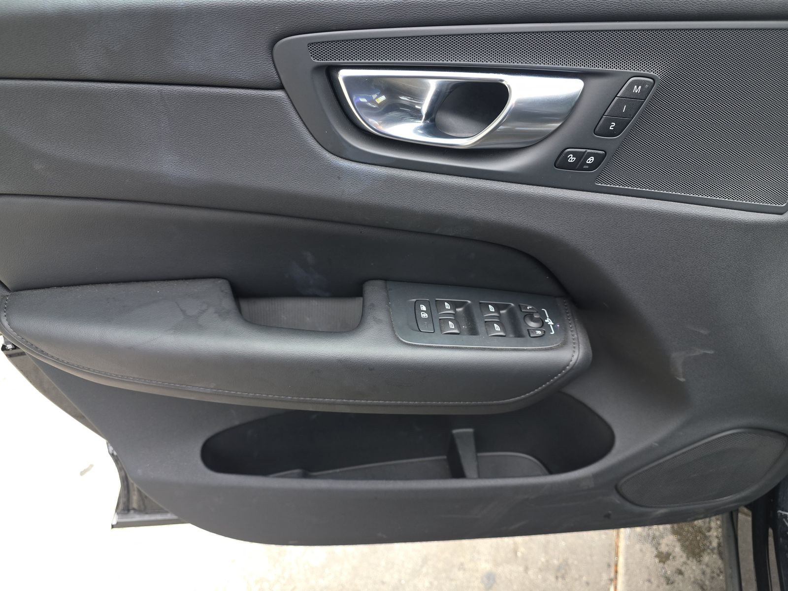 2025 Volvo XC60 B5 Plus AWD