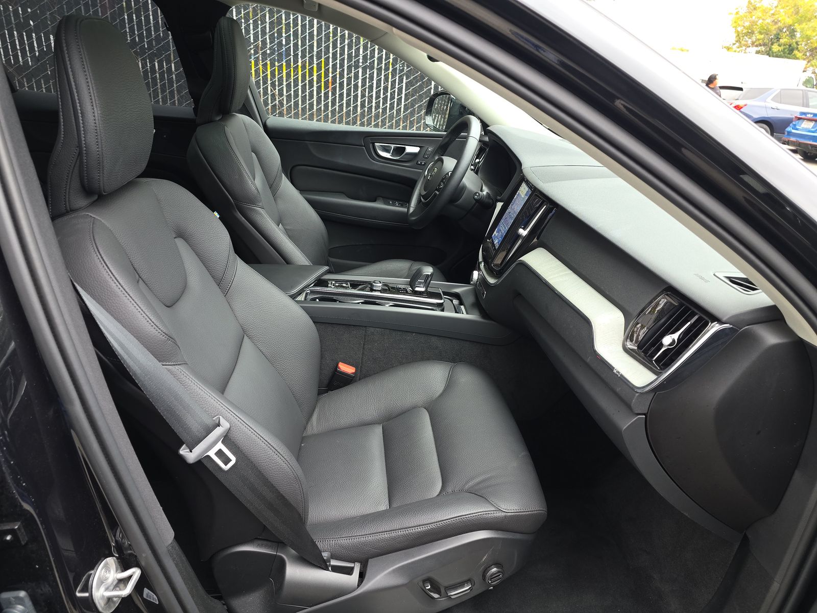 2025 Volvo XC60 B5 Plus AWD