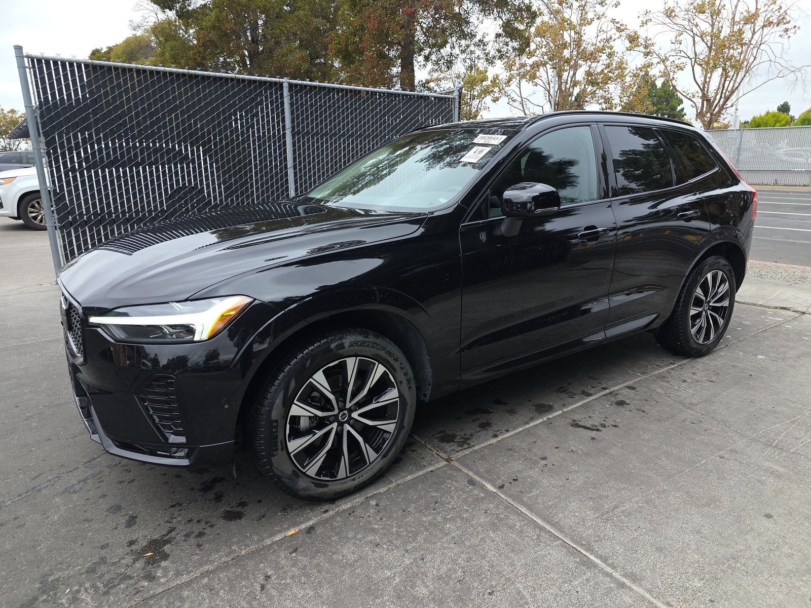 2025 Volvo XC60 B5 Plus AWD