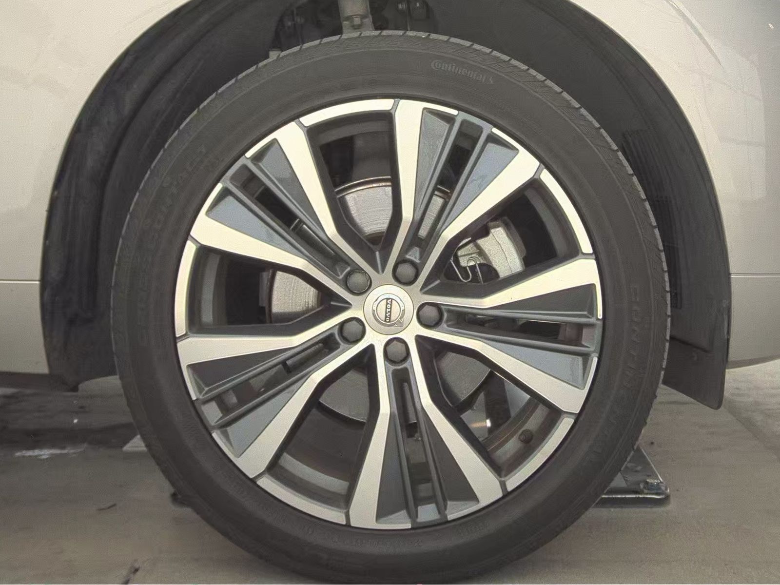 2022 Volvo XC60 B5 Momentum FWD