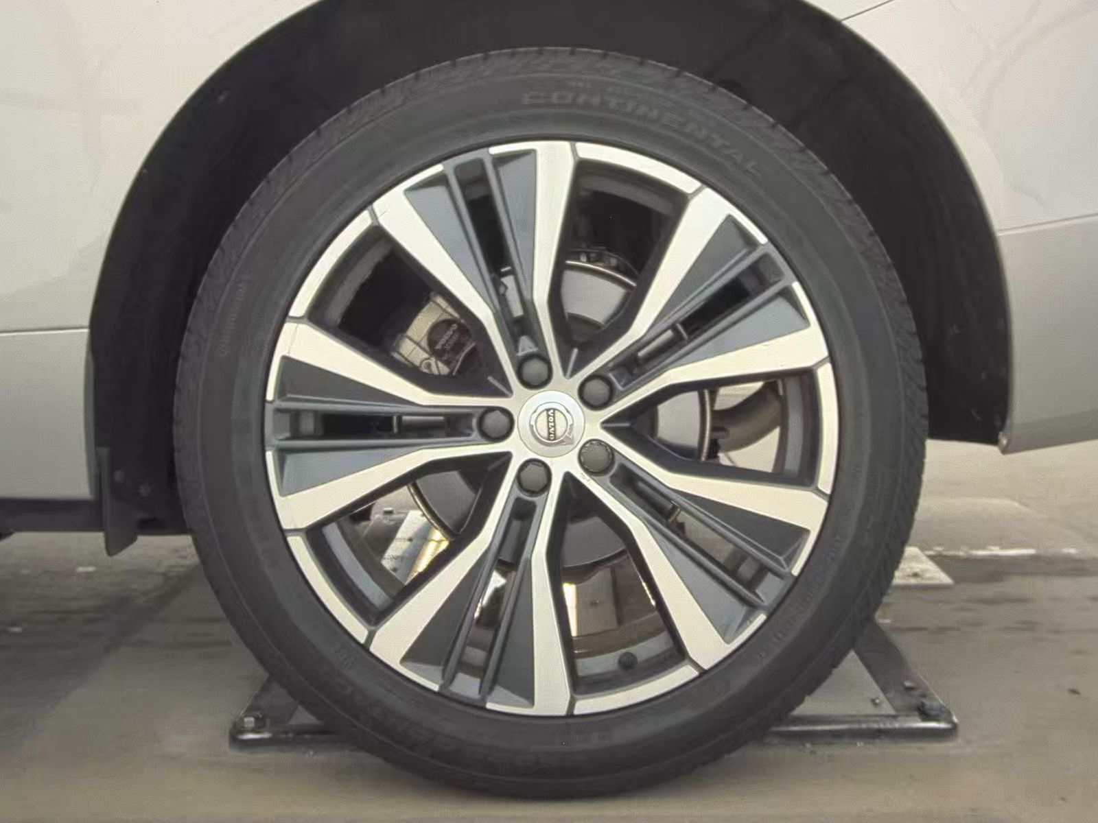 2022 Volvo XC60 B5 Momentum FWD