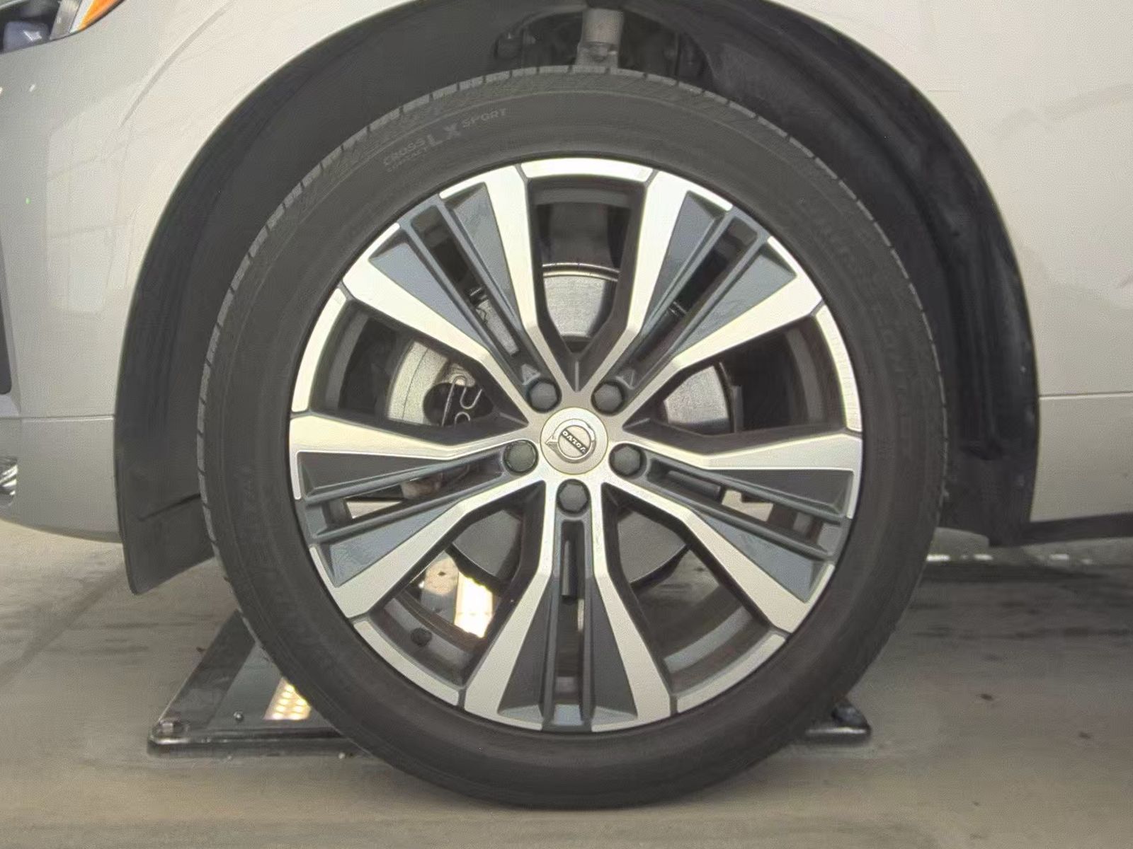 2022 Volvo XC60 B5 Momentum FWD