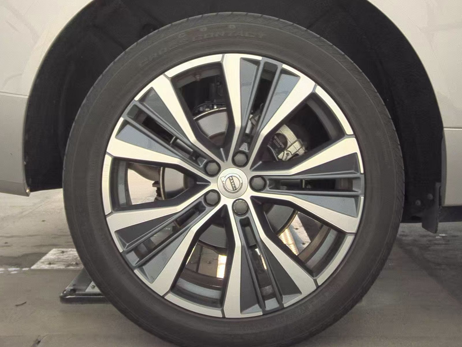 2022 Volvo XC60 B5 Momentum FWD