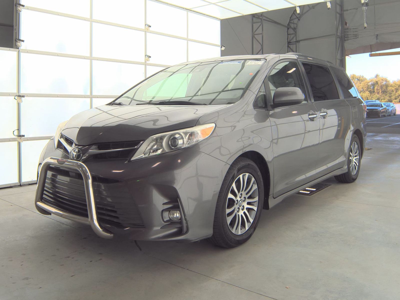2019 Toyota Sienna XLE FWD