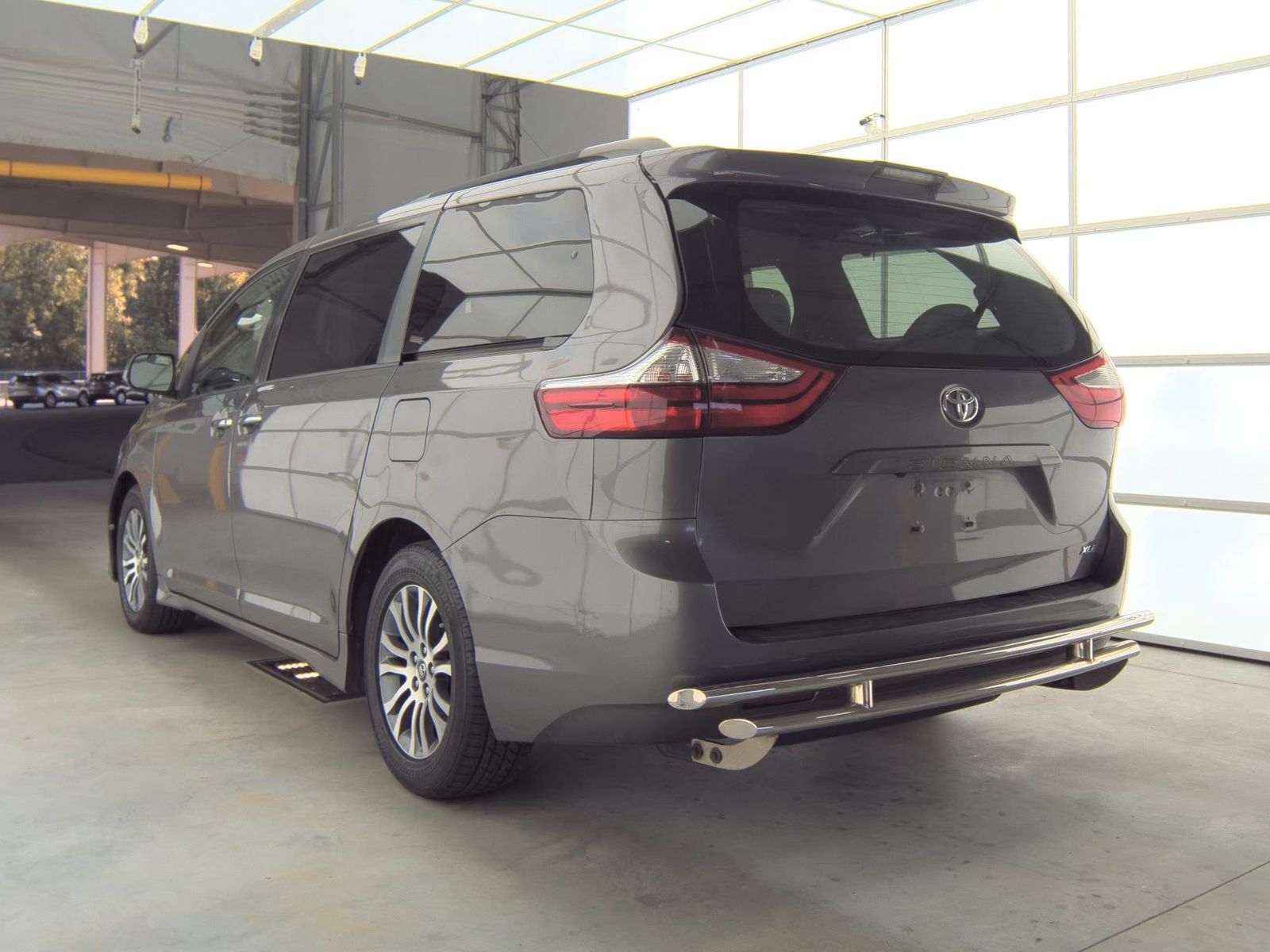 2019 Toyota Sienna XLE FWD