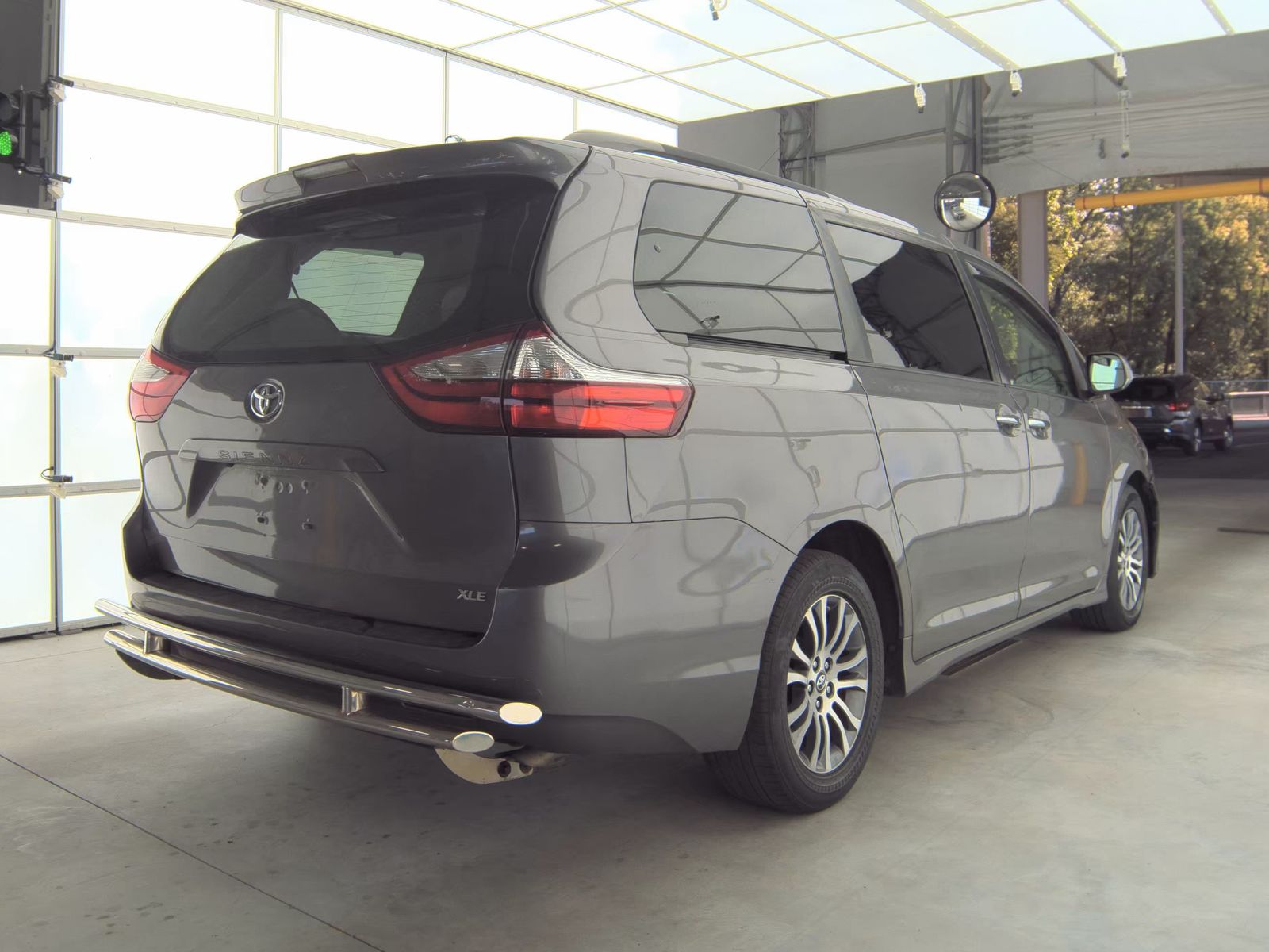2019 Toyota Sienna XLE FWD