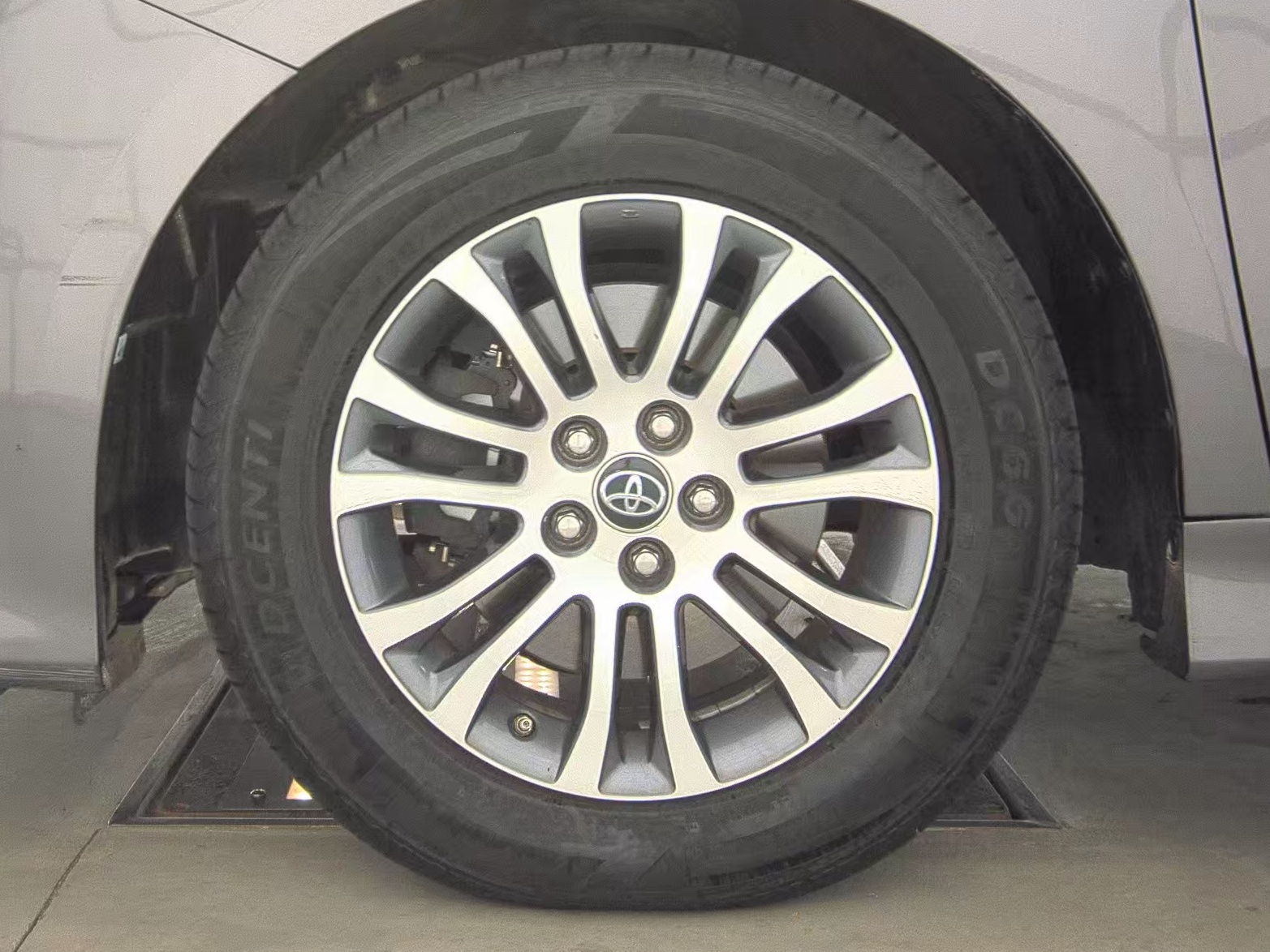 2019 Toyota Sienna XLE FWD