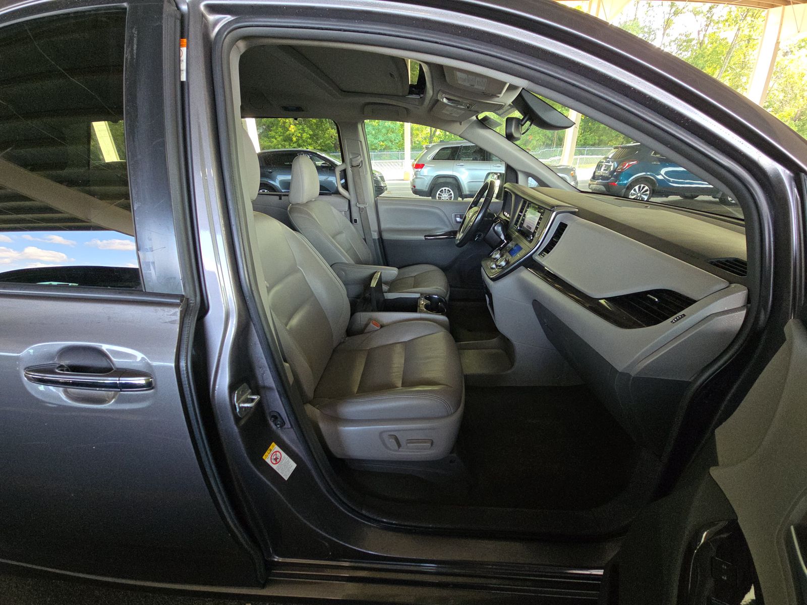 2019 Toyota Sienna XLE FWD