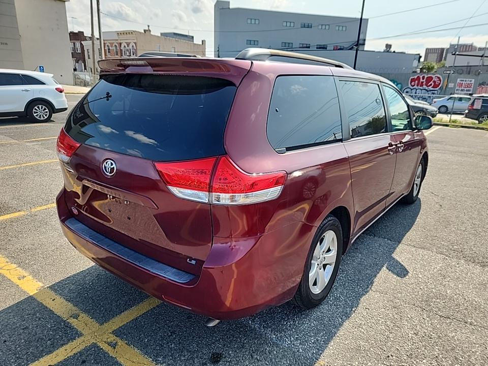 2013 Toyota Sienna LE FWD