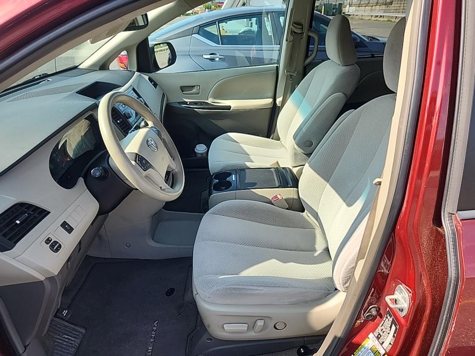 2013 Toyota Sienna LE FWD