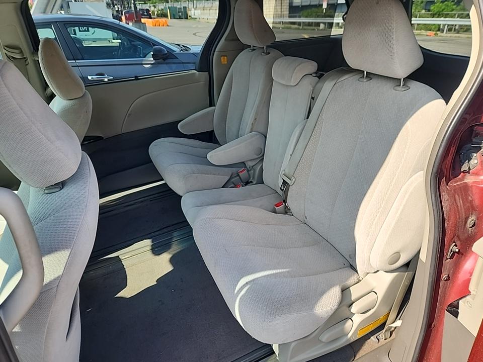 2013 Toyota Sienna LE FWD